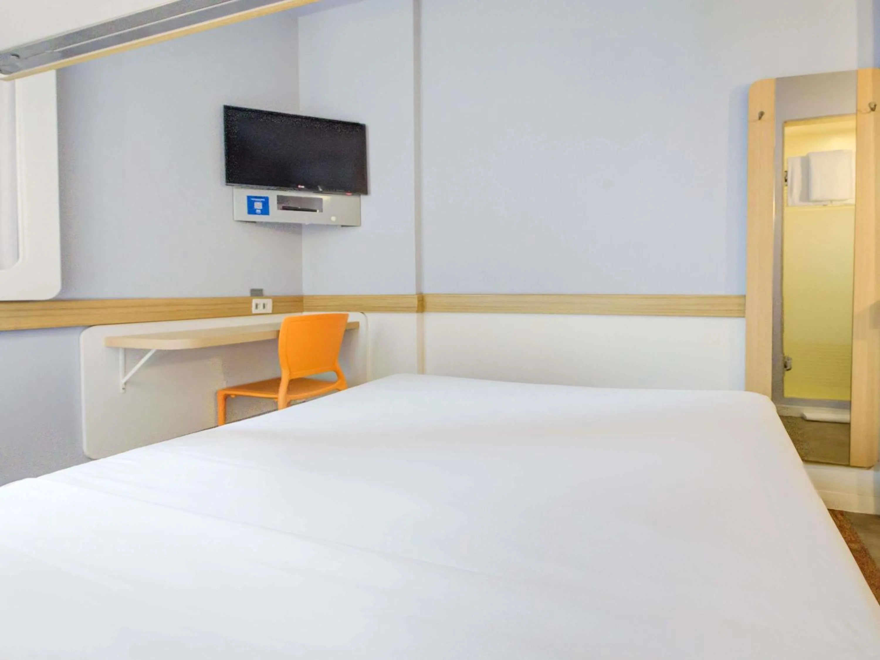 Bedroom, Bed in ibis budget RJ Copacabana