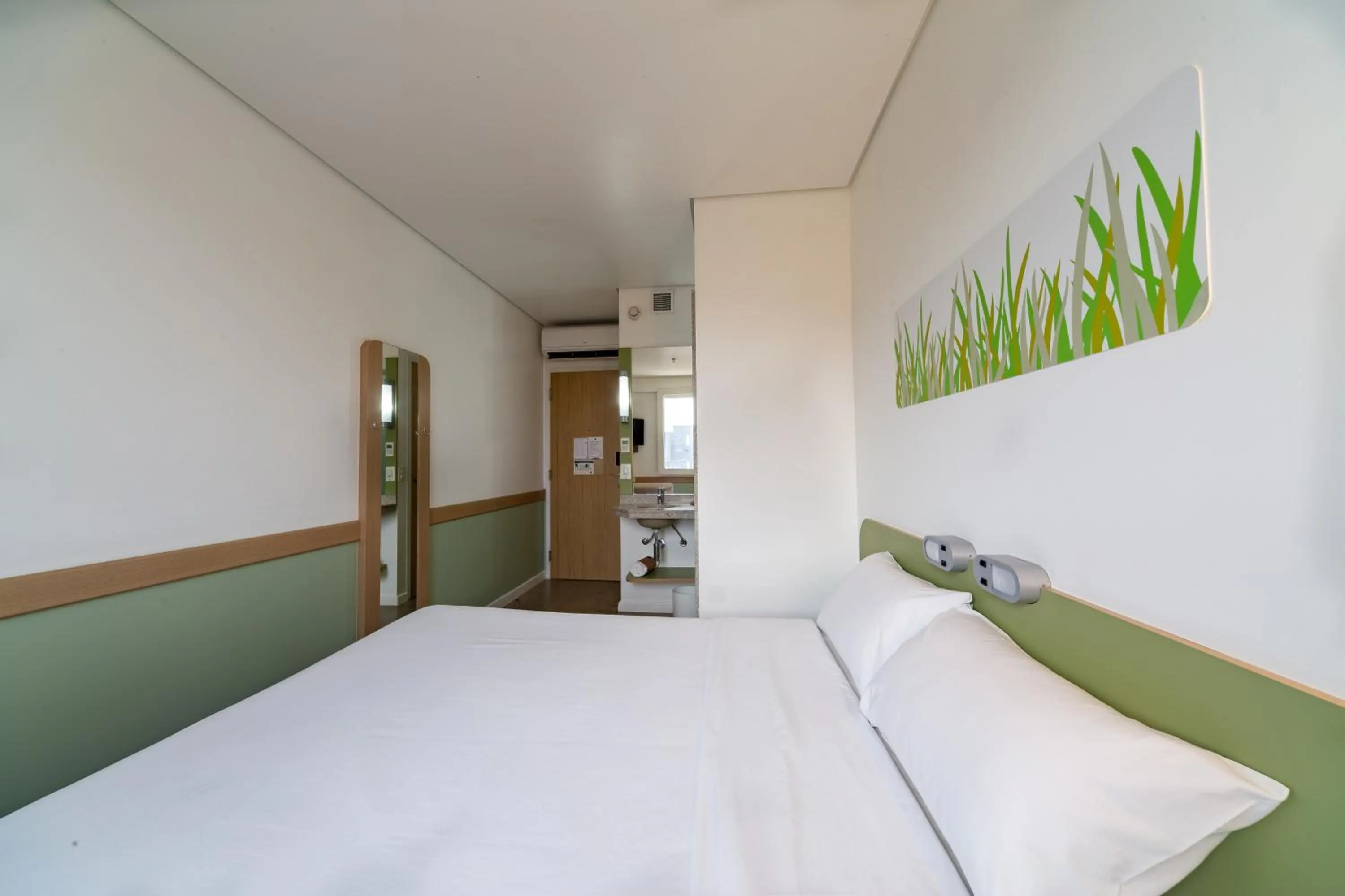 Bedroom, Bed in ibis budget Manaus