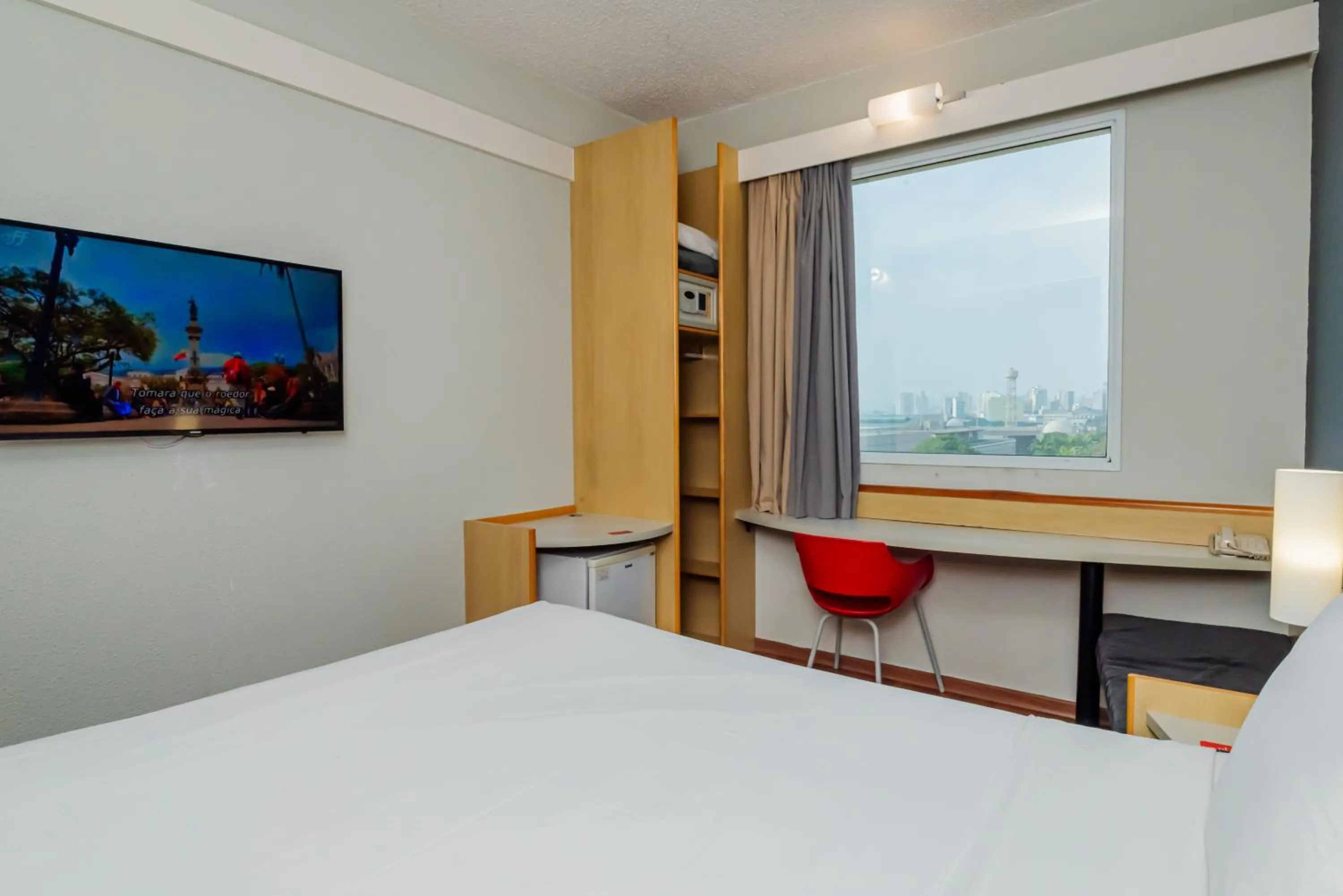 Photo of the whole room, Bed in ibis Santo Andre