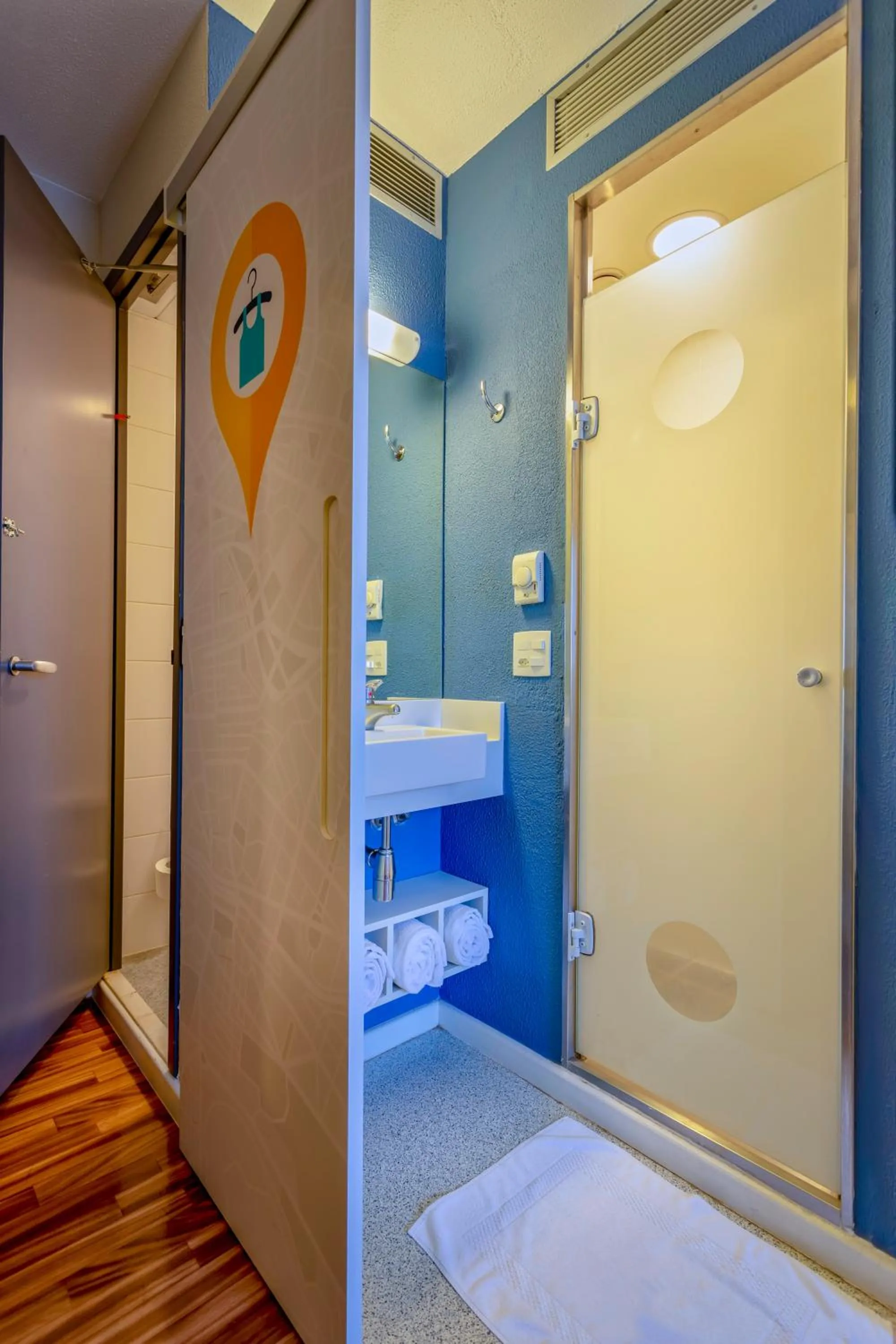 Toilet, Bed in ibis budget SP Centro Sao Joao