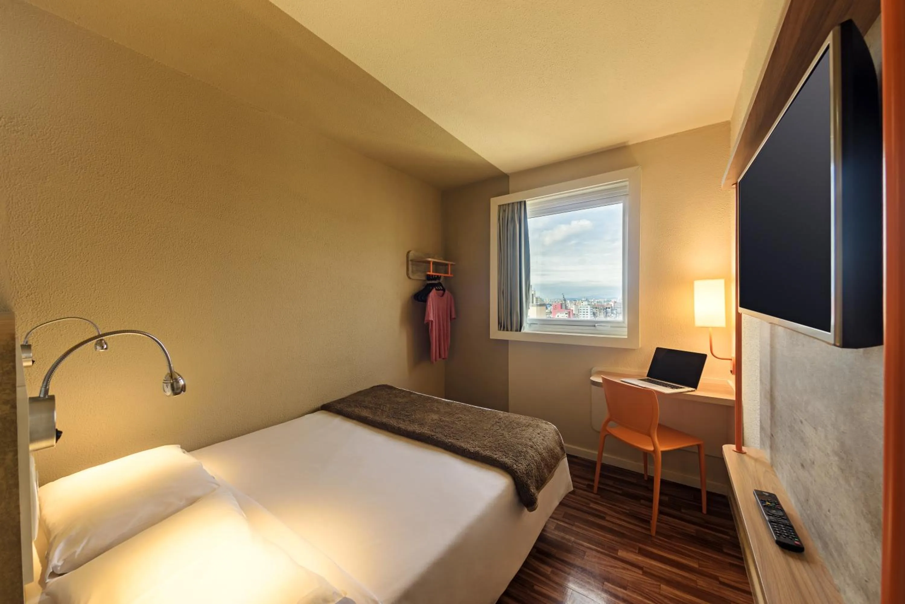 Photo of the whole room, Bed in ibis budget SP Centro Sao Joao