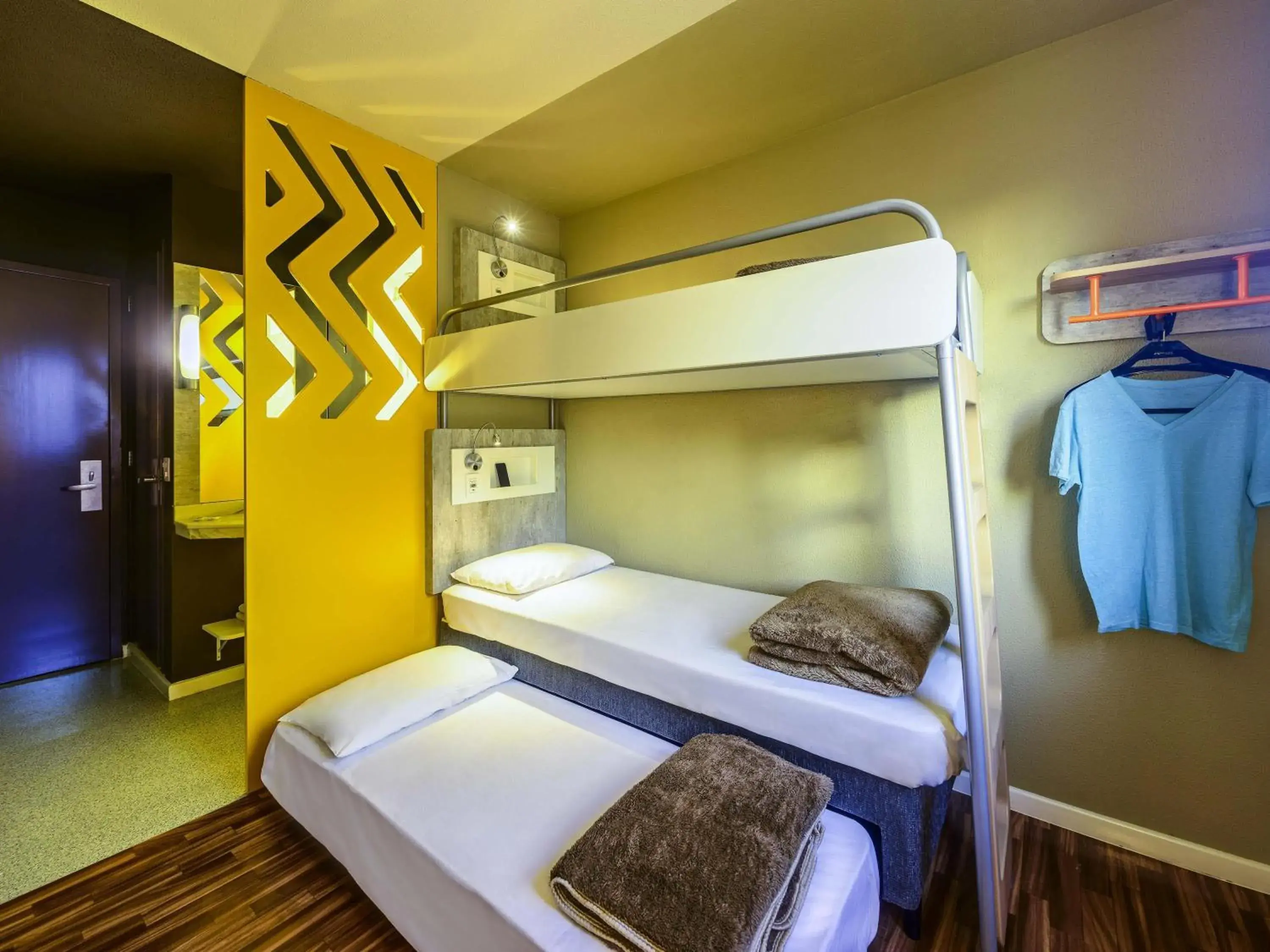 Standard Room with One Bunk Bed and One Auxiliary Bed in ibis budget SP Centro Sao Joao Standard Room with One Bunk Bed and One Auxiliary Bed in ibis budget SP Centro Sao Joao