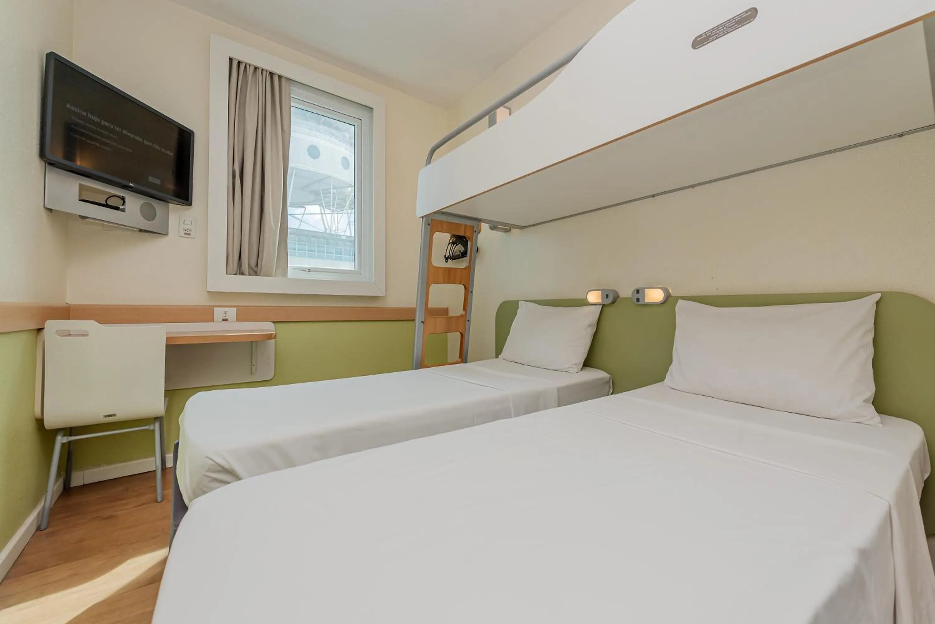 Bedroom, Bed in ibis budget Vitoria