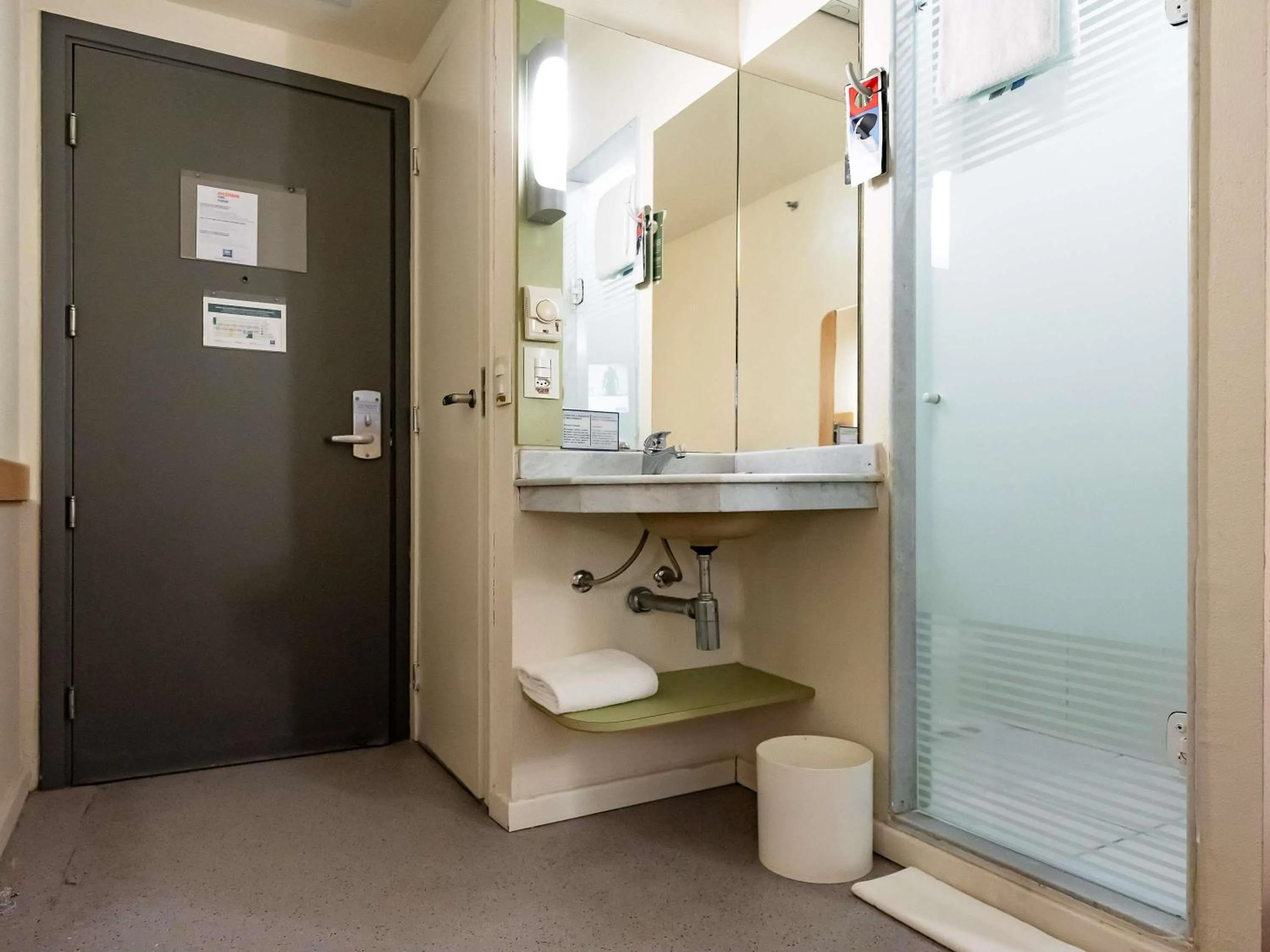 Bedroom in ibis budget Vitoria