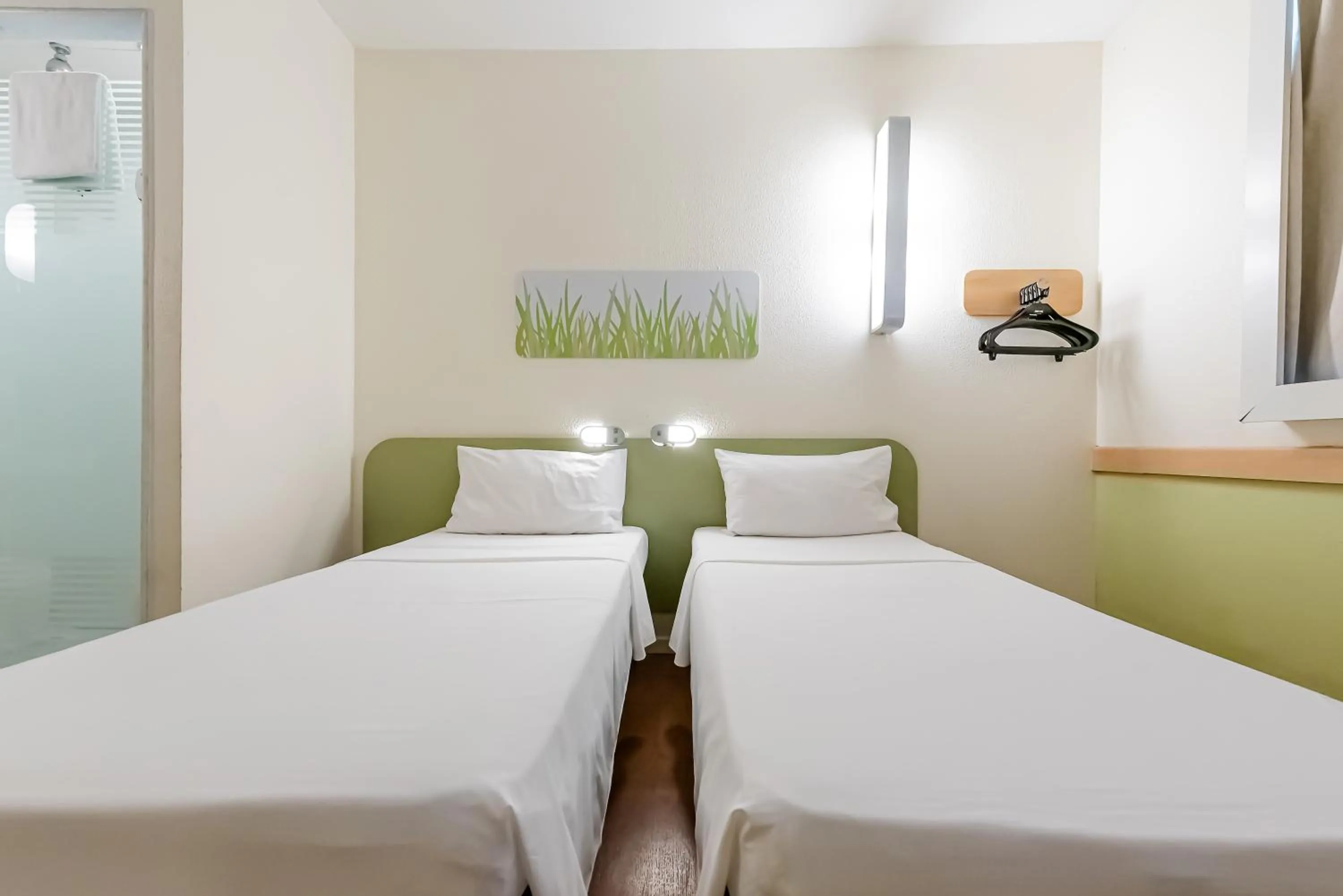 Bedroom, Bed in ibis budget Vitoria