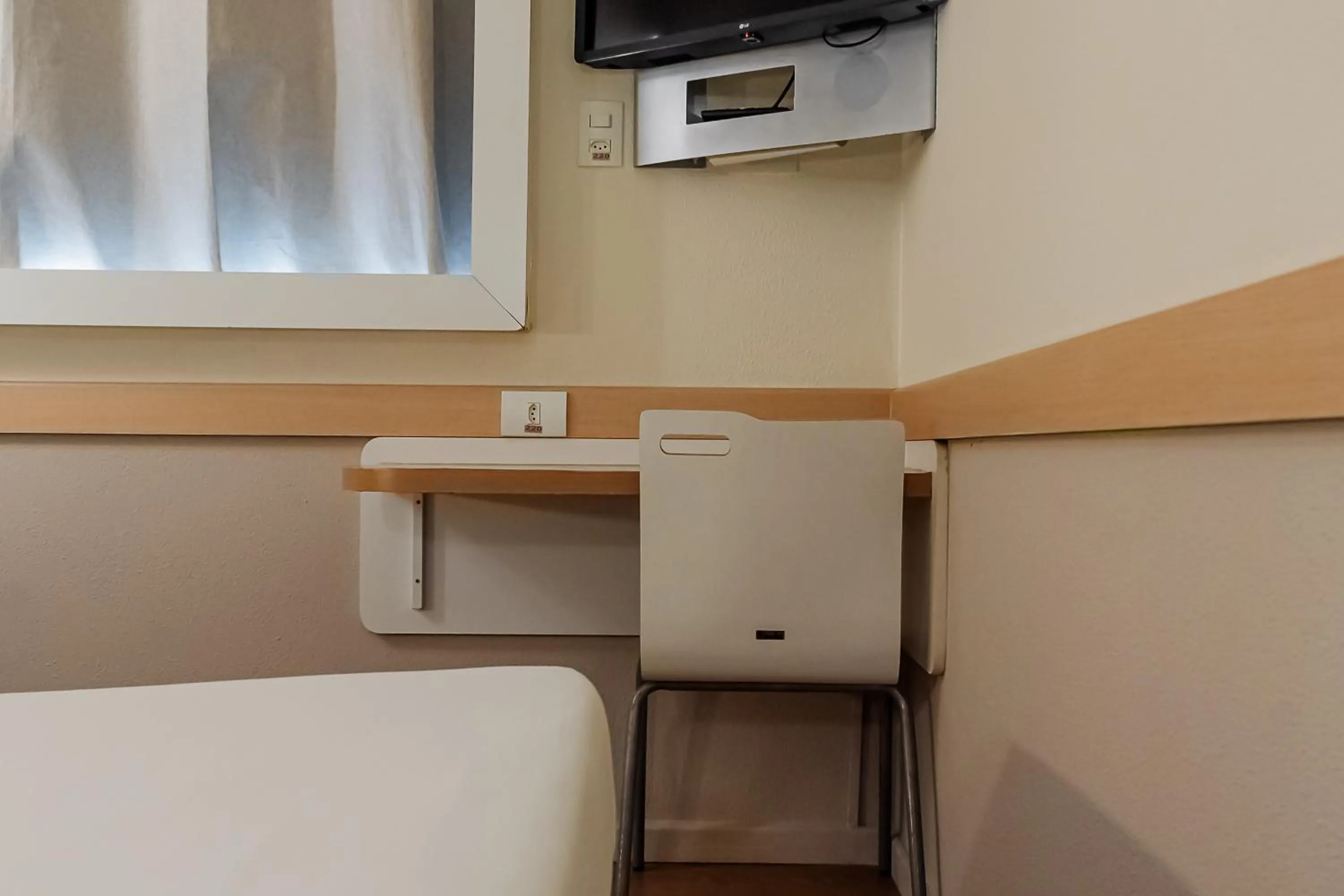 Bedroom in ibis budget Vitoria