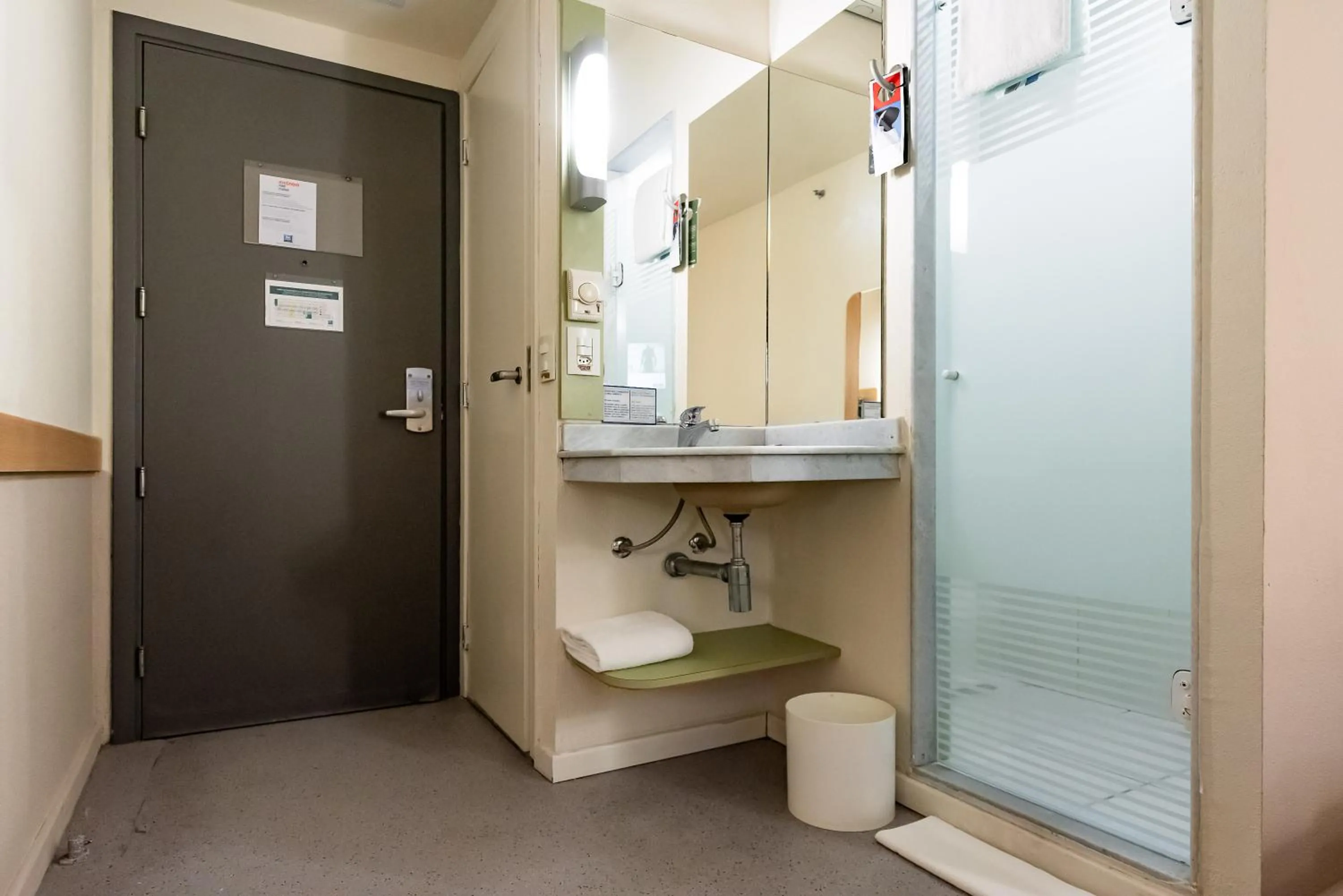 Bedroom in ibis budget Vitoria