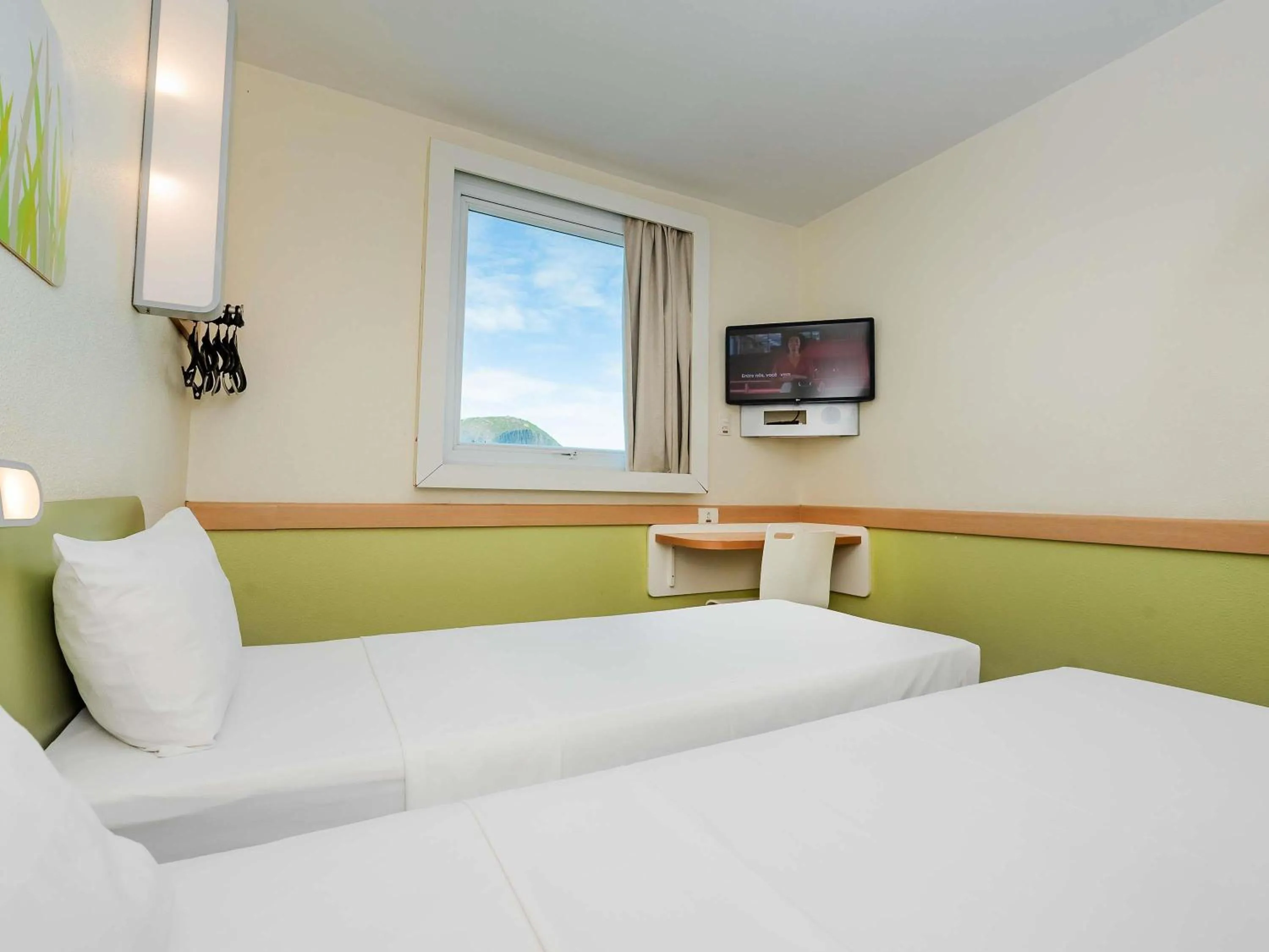 Bedroom, Bed in ibis budget Vitoria