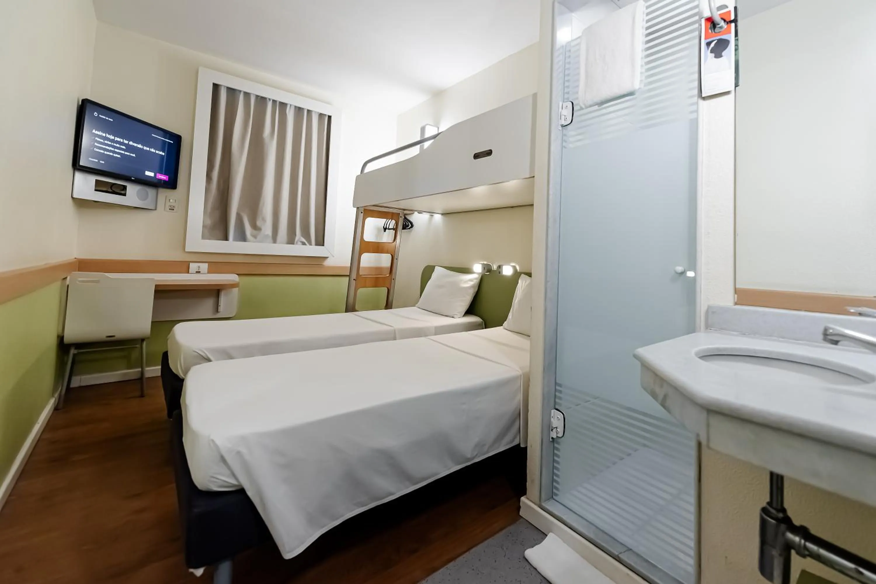 Bedroom, Bed in ibis budget Vitoria