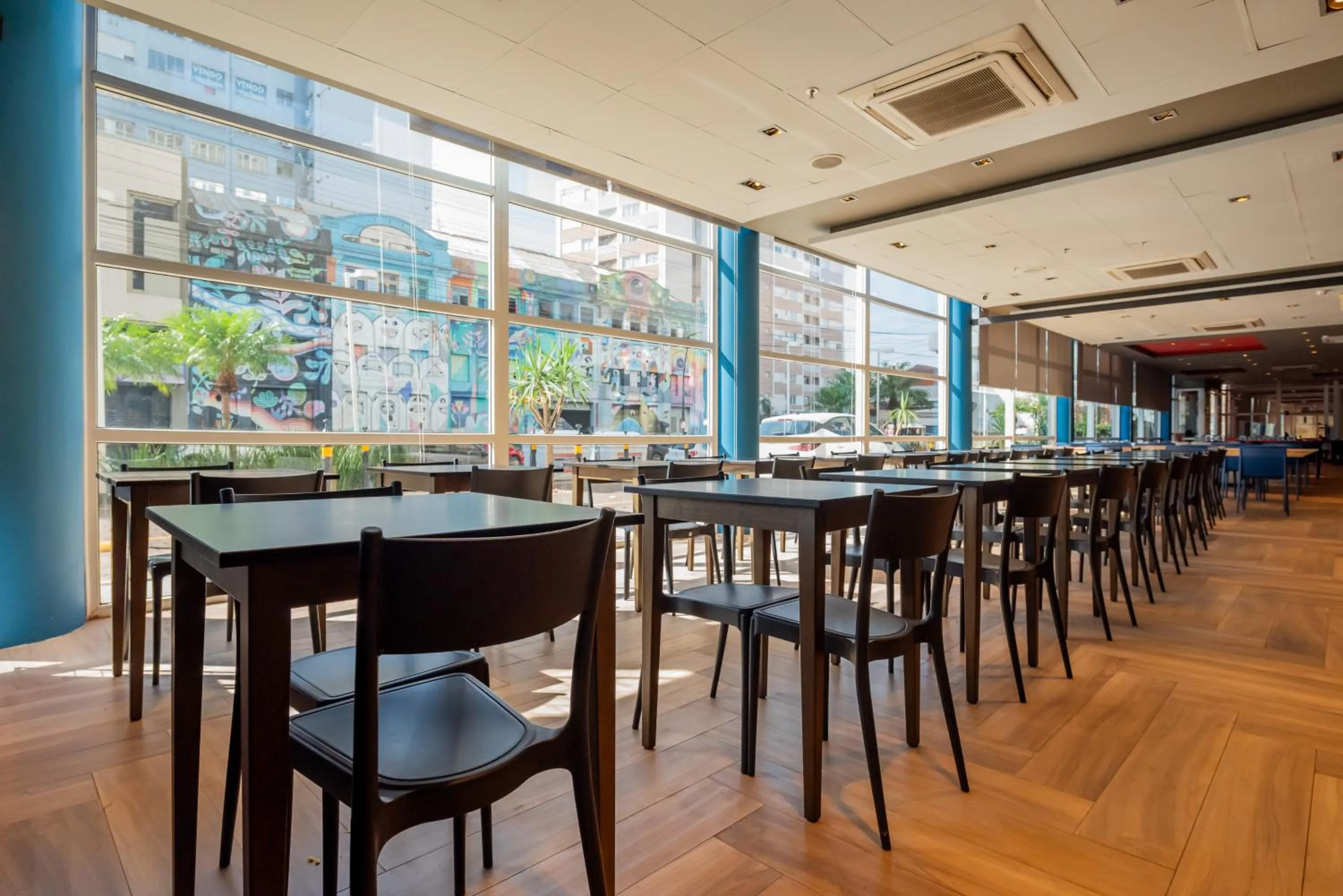 Restaurant/places to eat in ibis budget Porto Alegre - Super Econômico