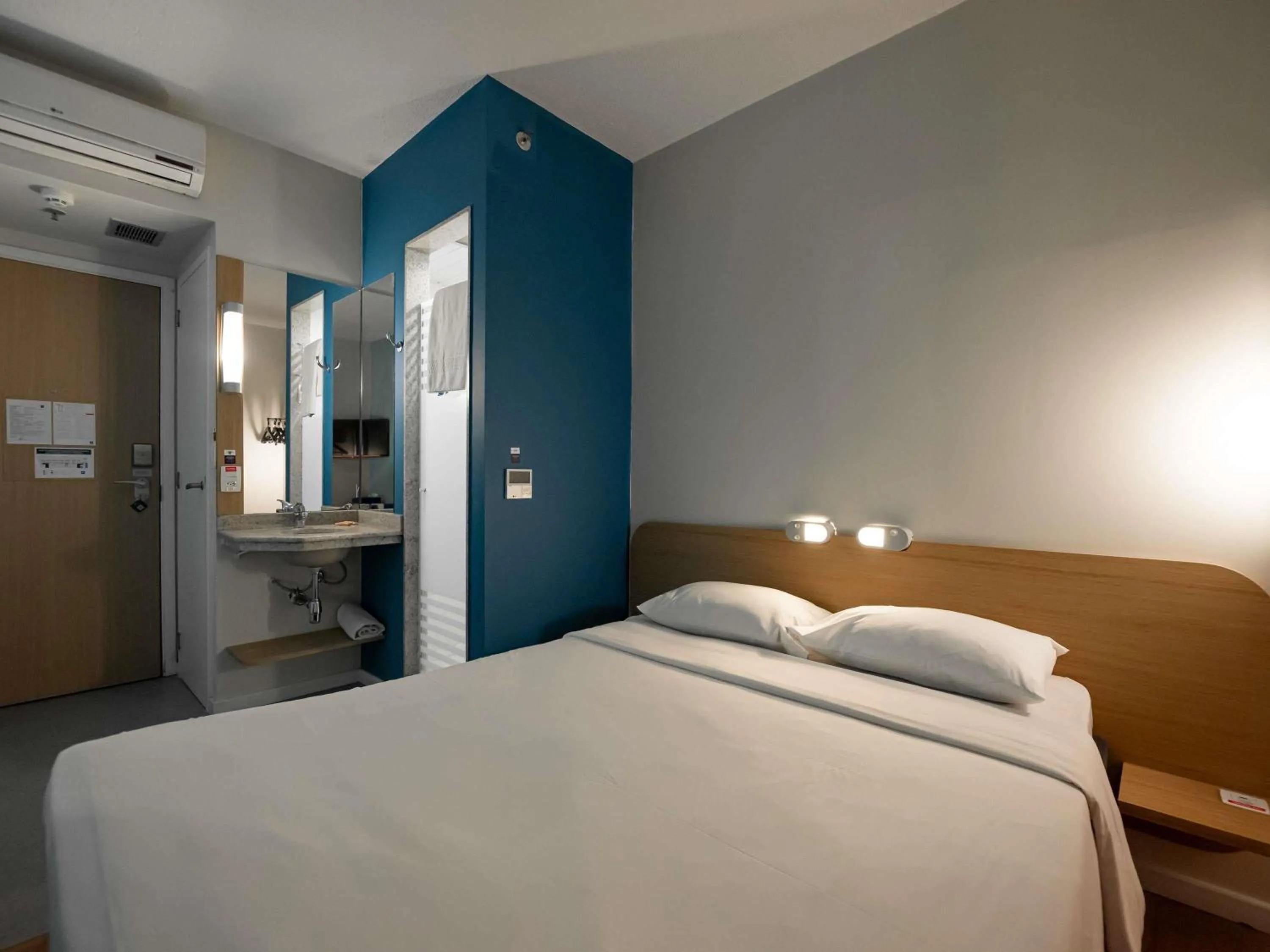 Bedroom, Bed in ibis budget Porto Alegre - Super Econômico