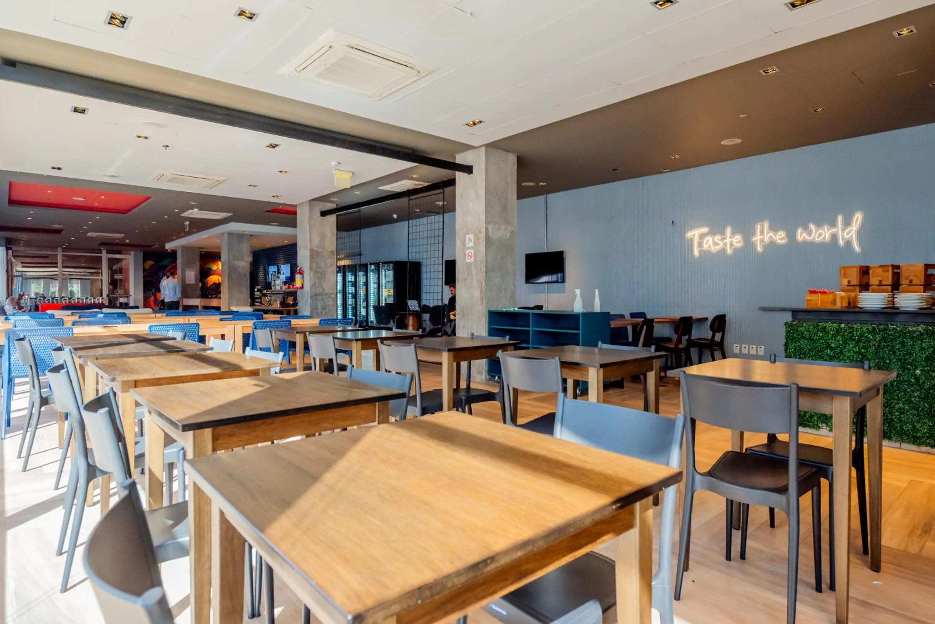 Restaurant/places to eat in ibis budget Porto Alegre - Super Econômico