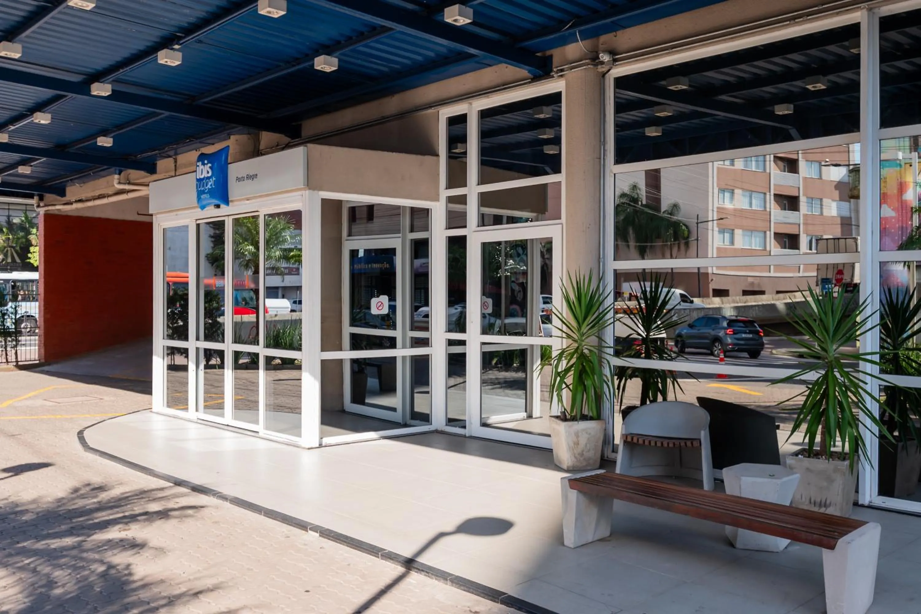 Facade/entrance in ibis budget Porto Alegre - Super Econômico