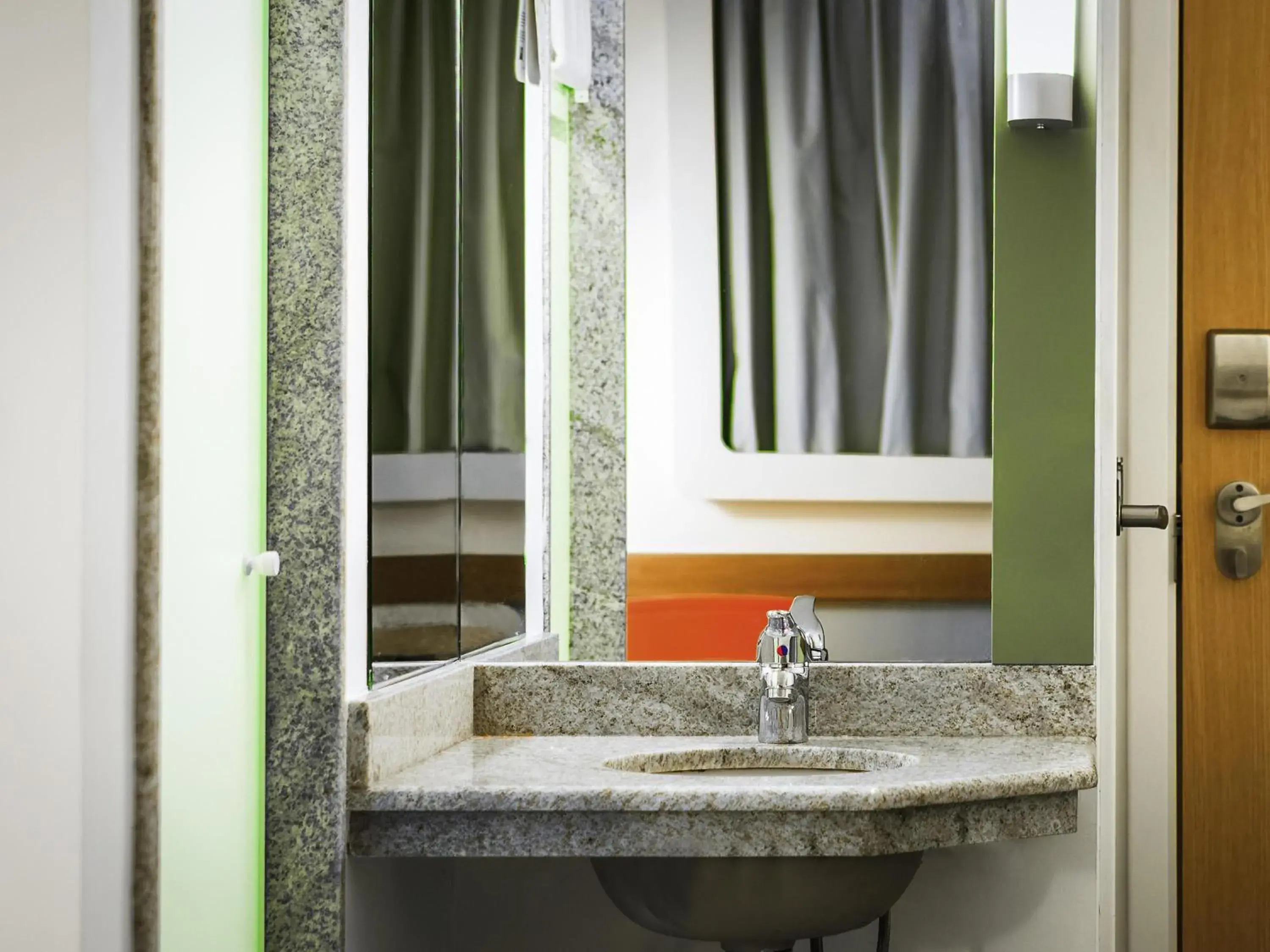 Standard Double Room - Mobility Access in ibis budget Porto Alegre - Super Econômico Standard Double Room - Mobility Access in ibis budget Porto Alegre - Super Econômico