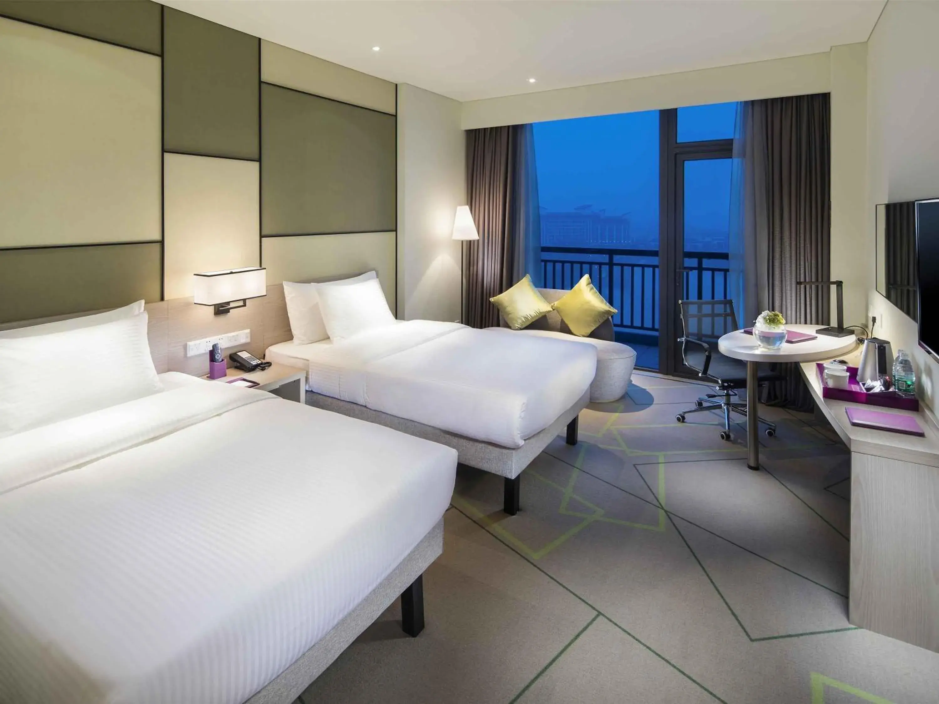 Superior Twin Room with Lake View in Mercure Hefei Sunac Superior Twin Room with Lake View in Mercure Hefei Sunac