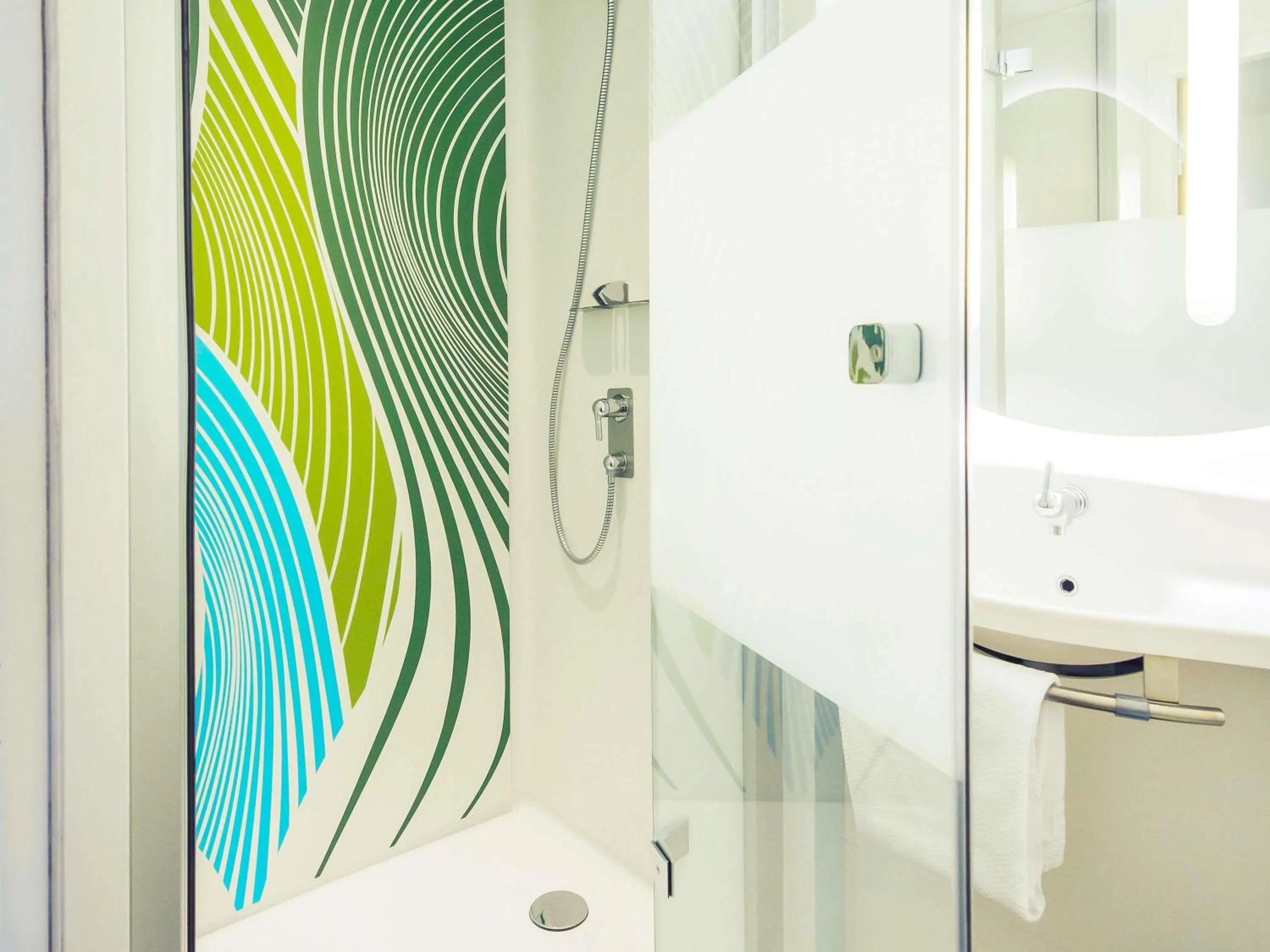 Bedroom in ibis budget Troyes Est