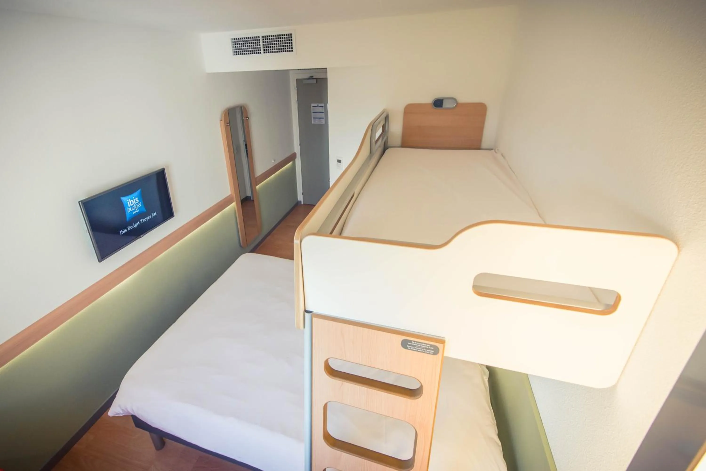 bunk bed, Bed in ibis budget Troyes Est
