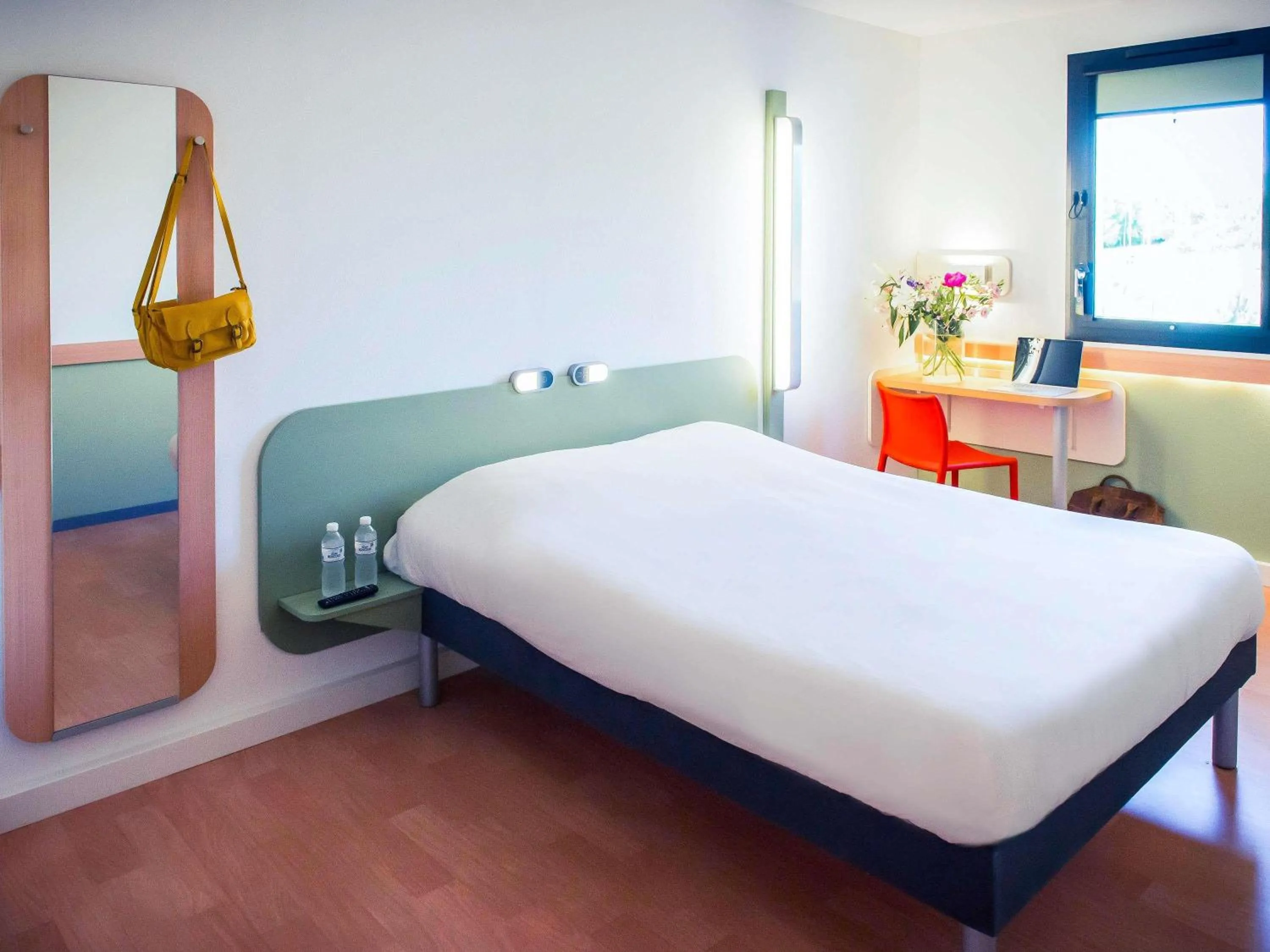 Bedroom, Bed in ibis budget Troyes Est