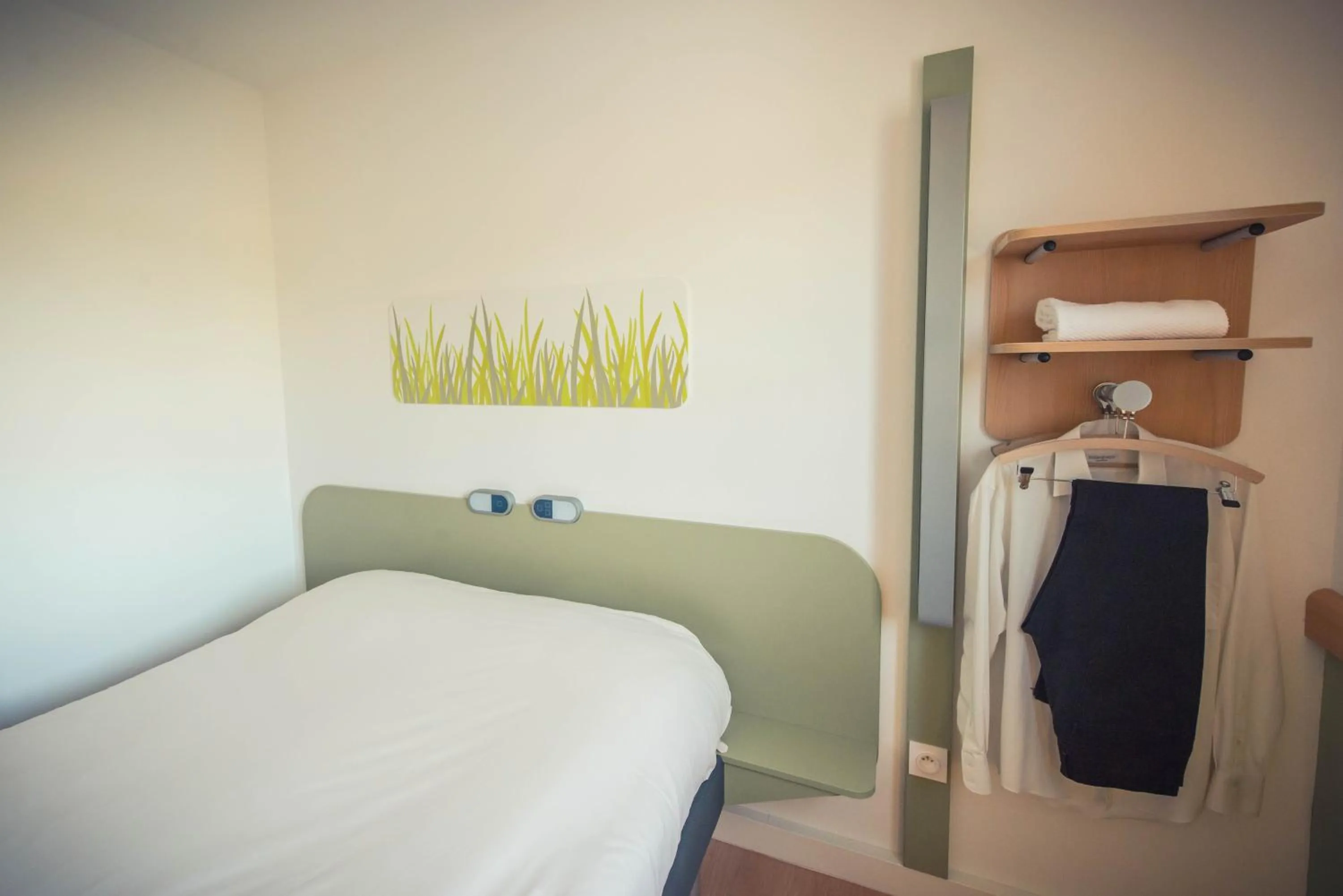 Photo of the whole room, Bed in ibis budget Troyes Est