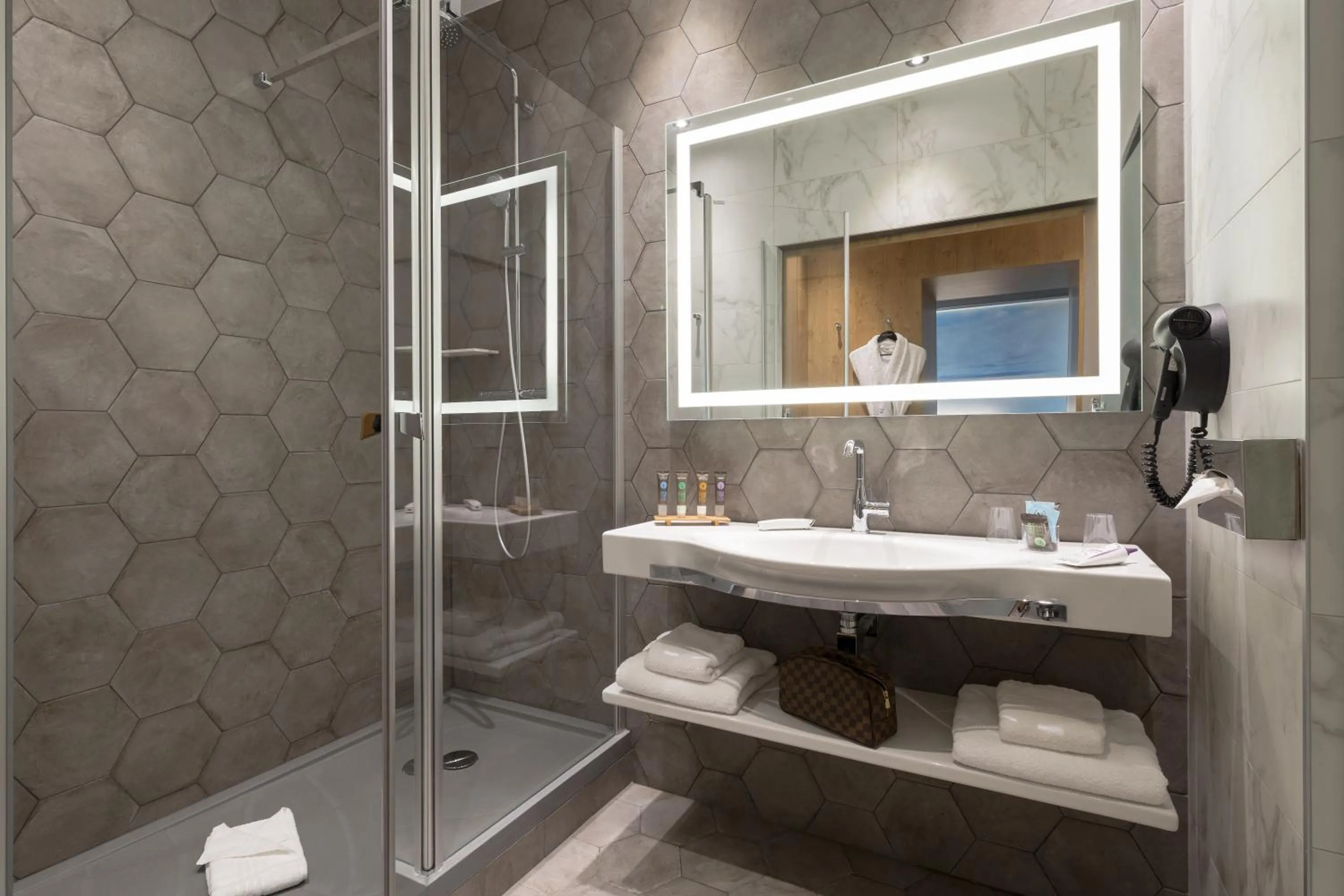 Shower in Novotel Saint Brieuc Centre Gare