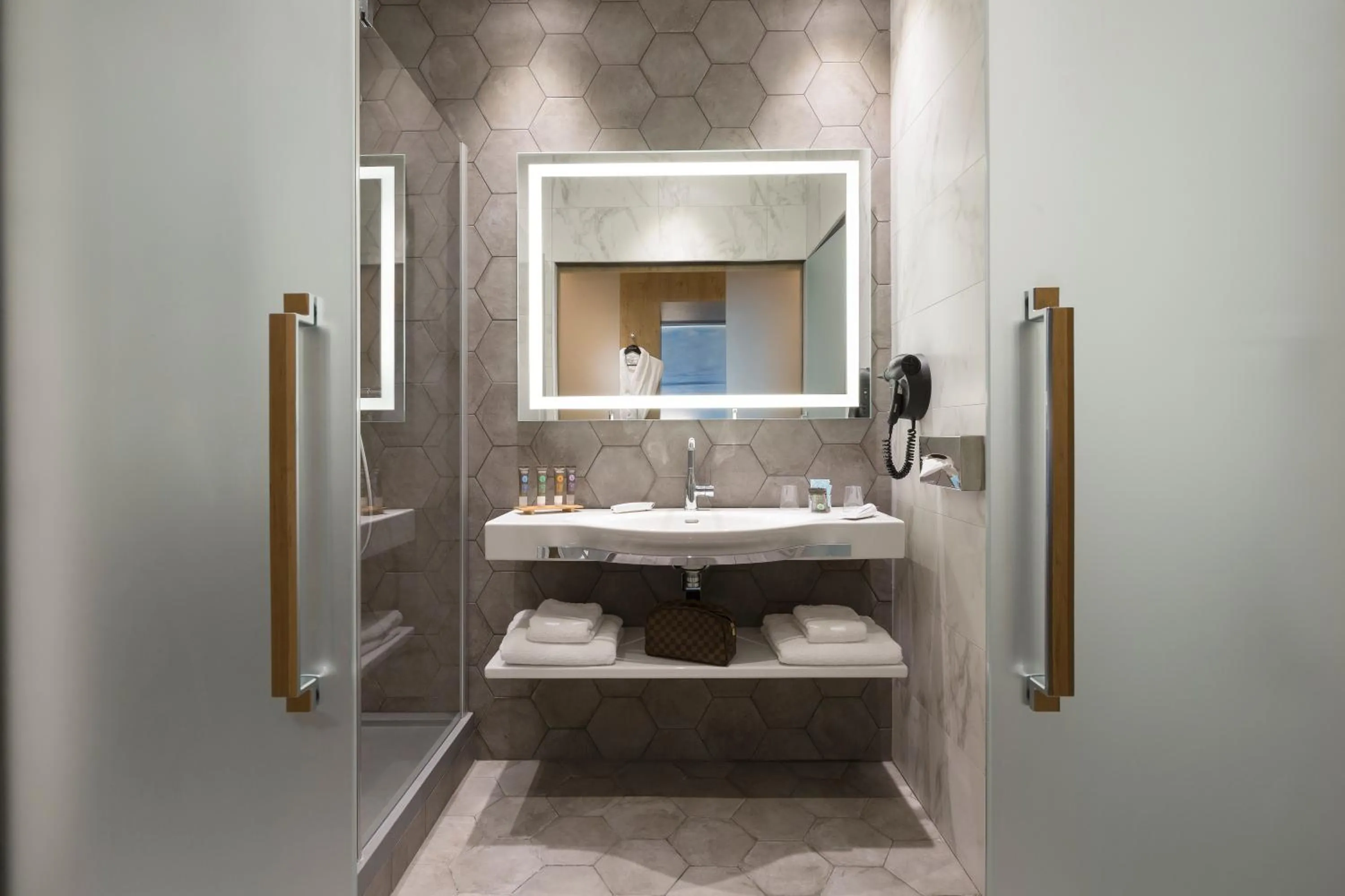 Bathroom in Novotel Saint Brieuc Centre Gare