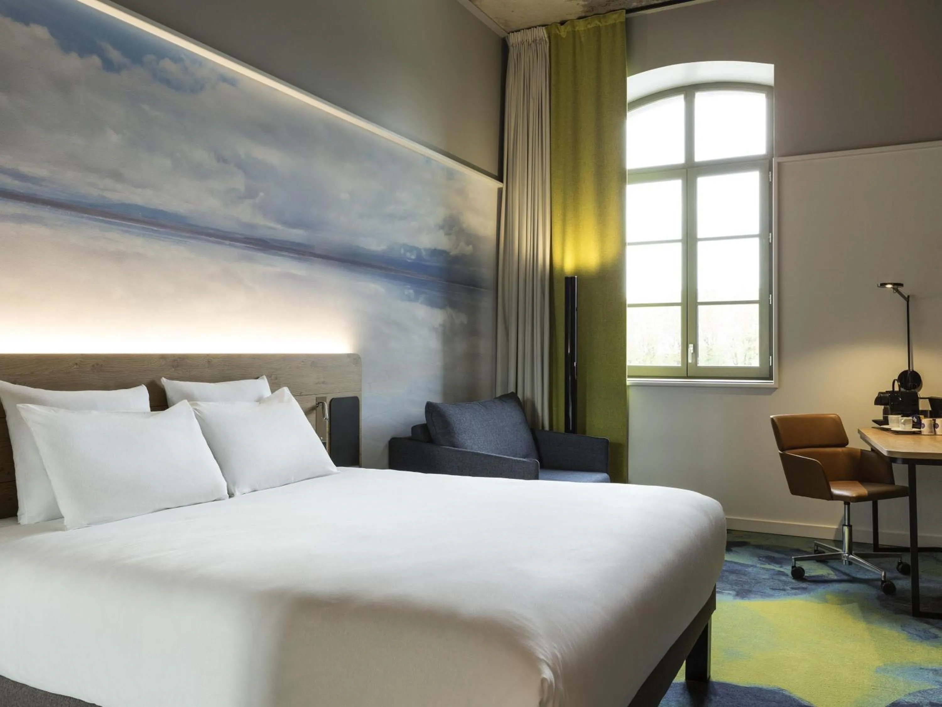 Bedroom, Bed in Novotel Saint Brieuc Centre Gare