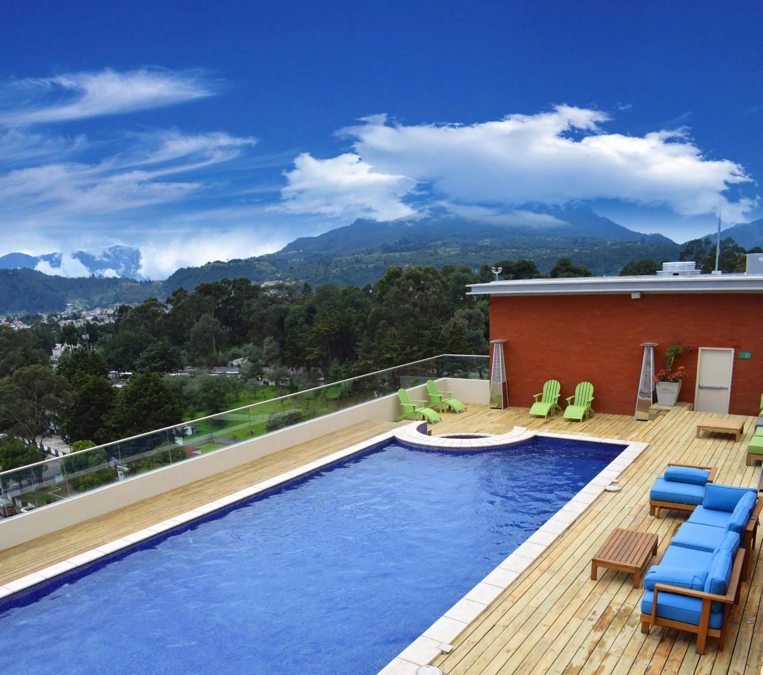 Hot Tub in LATAM HOTEL Plaza Pradera Quetzaltenango