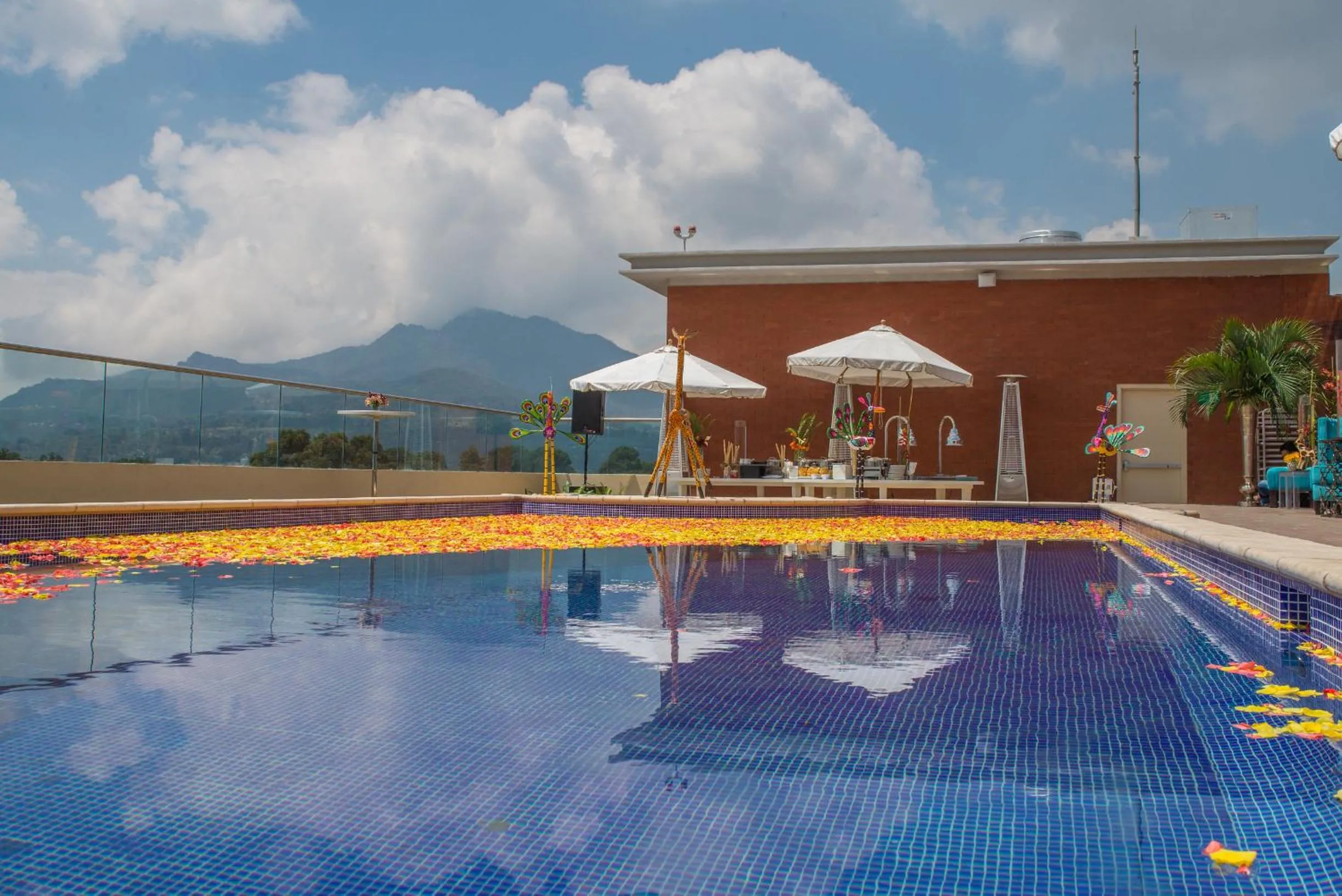 Swimming pool in LATAM HOTEL Plaza Pradera Quetzaltenango