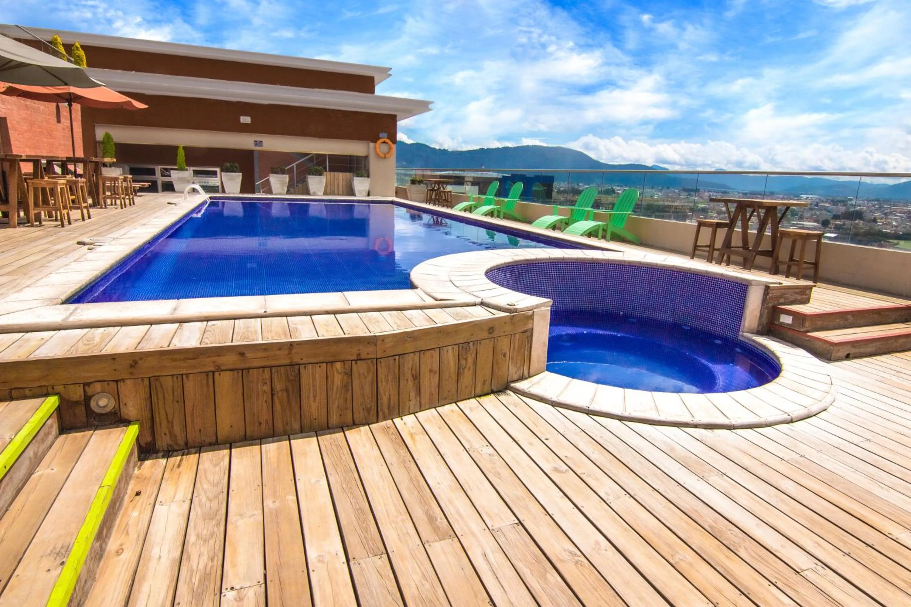 Swimming pool in LATAM HOTEL Plaza Pradera Quetzaltenango