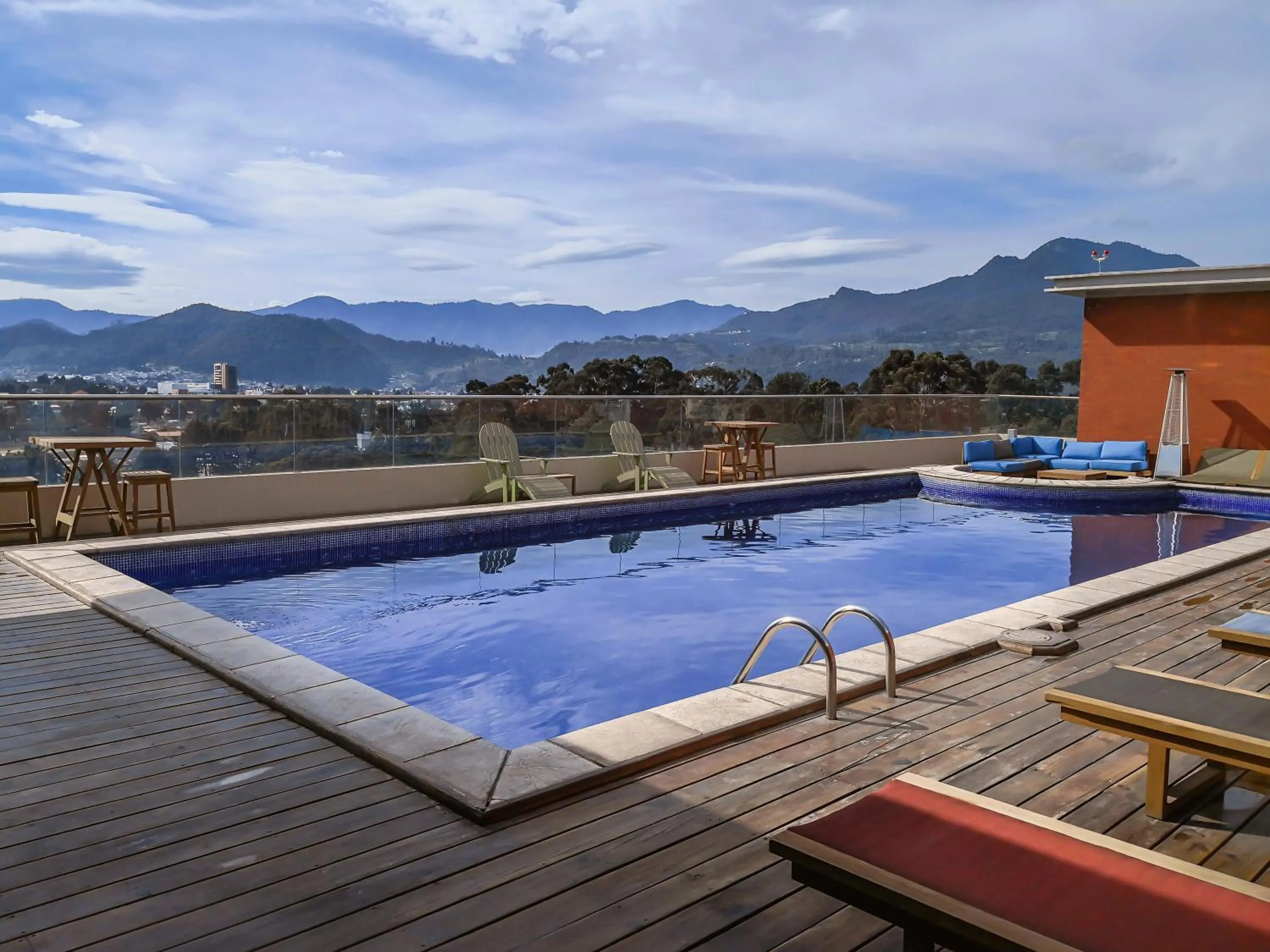 Swimming pool in LATAM HOTEL Plaza Pradera Quetzaltenango