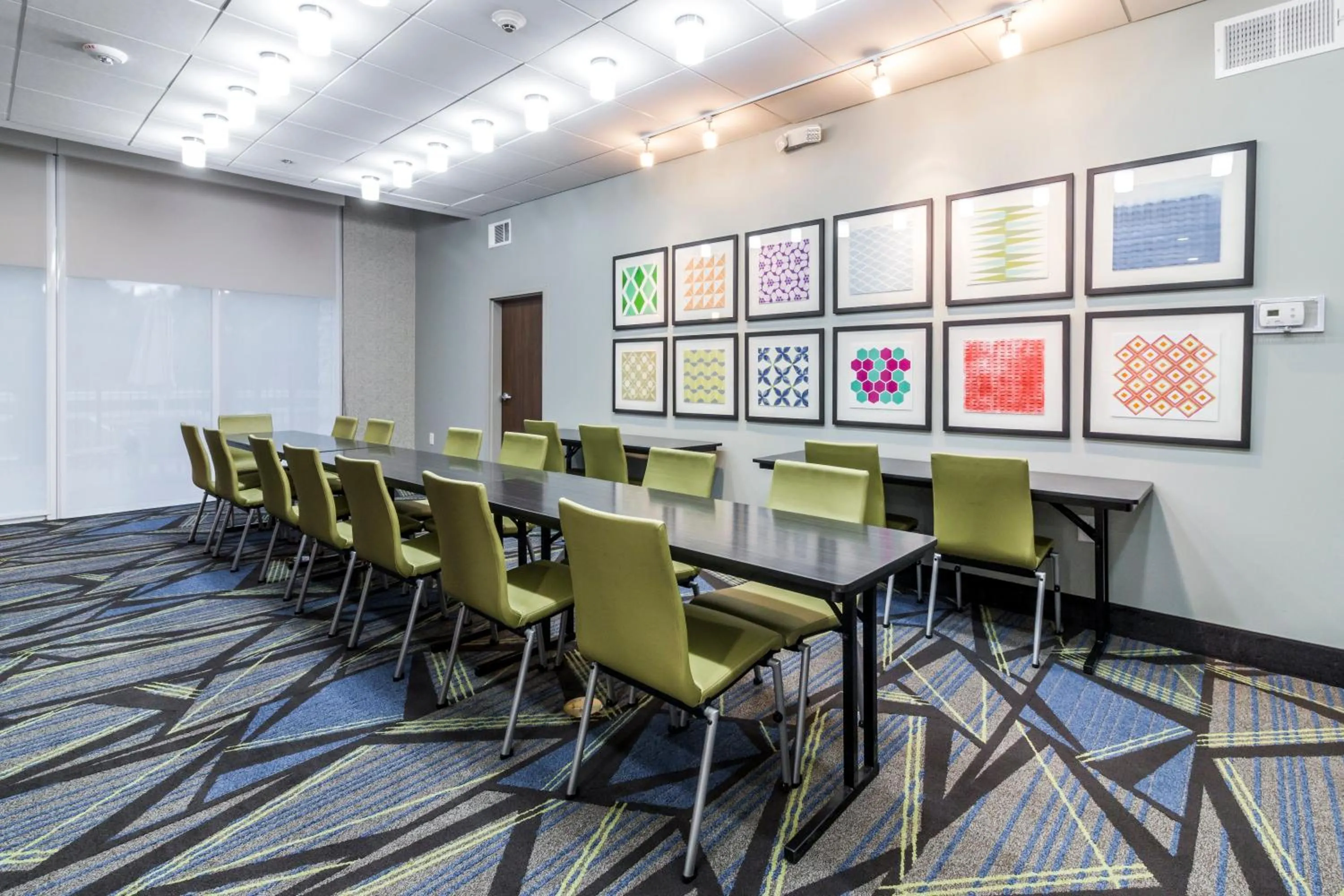 Meeting/conference room in Holiday Inn Express - Villa Rica by IHG