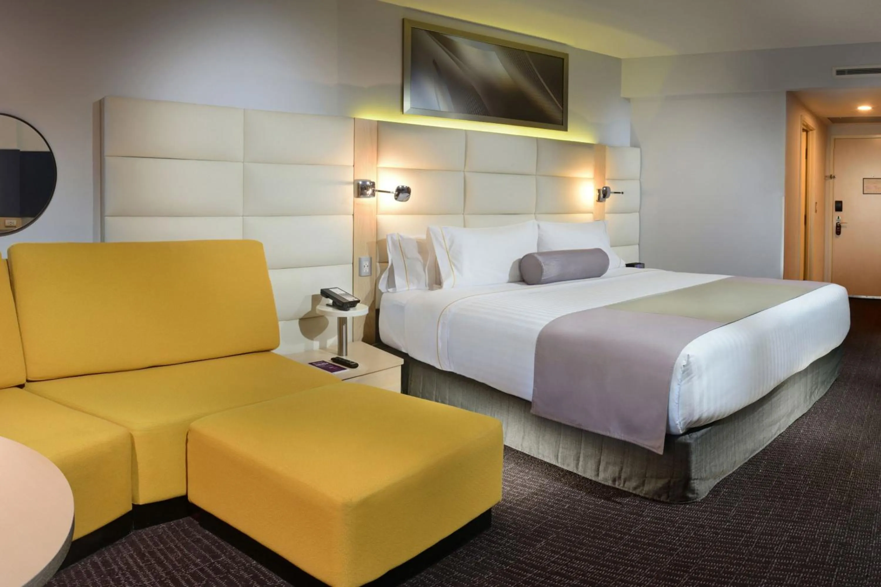 Photo of the whole room, Bed in Gran Hotel de Puebla by HNF