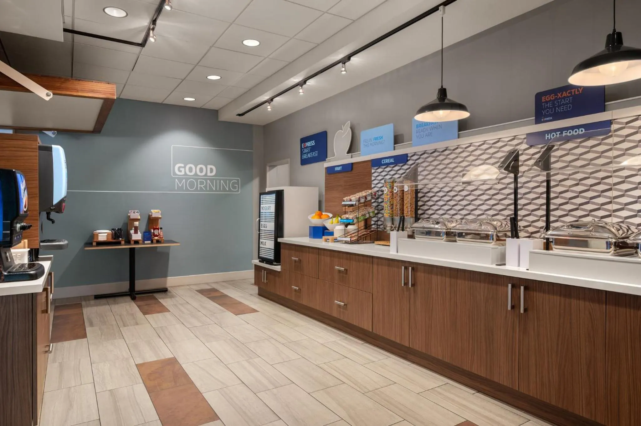 Breakfast in Holiday Inn Express Queensbury-Lake George Area by IHG