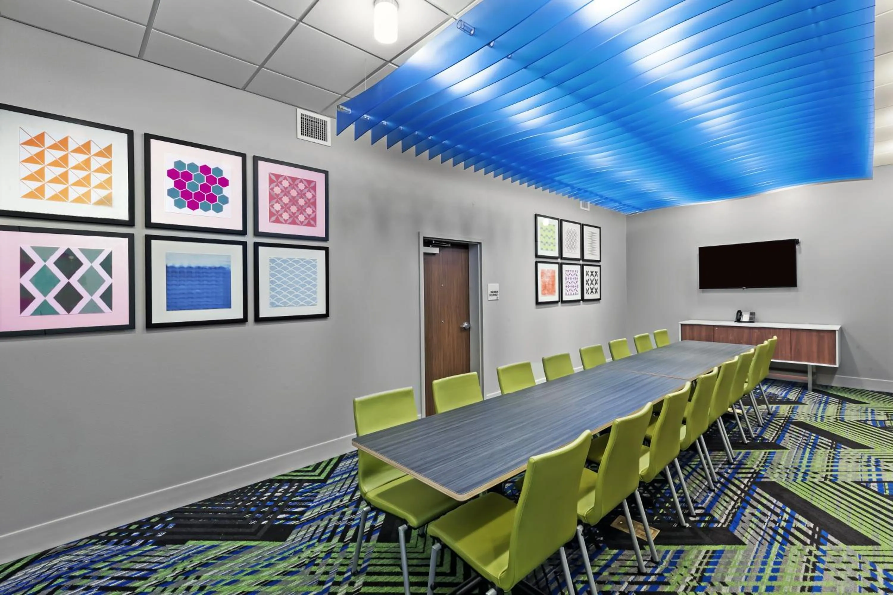 Meeting/conference room in Holiday Inn Express and Suites Chanute by IHG