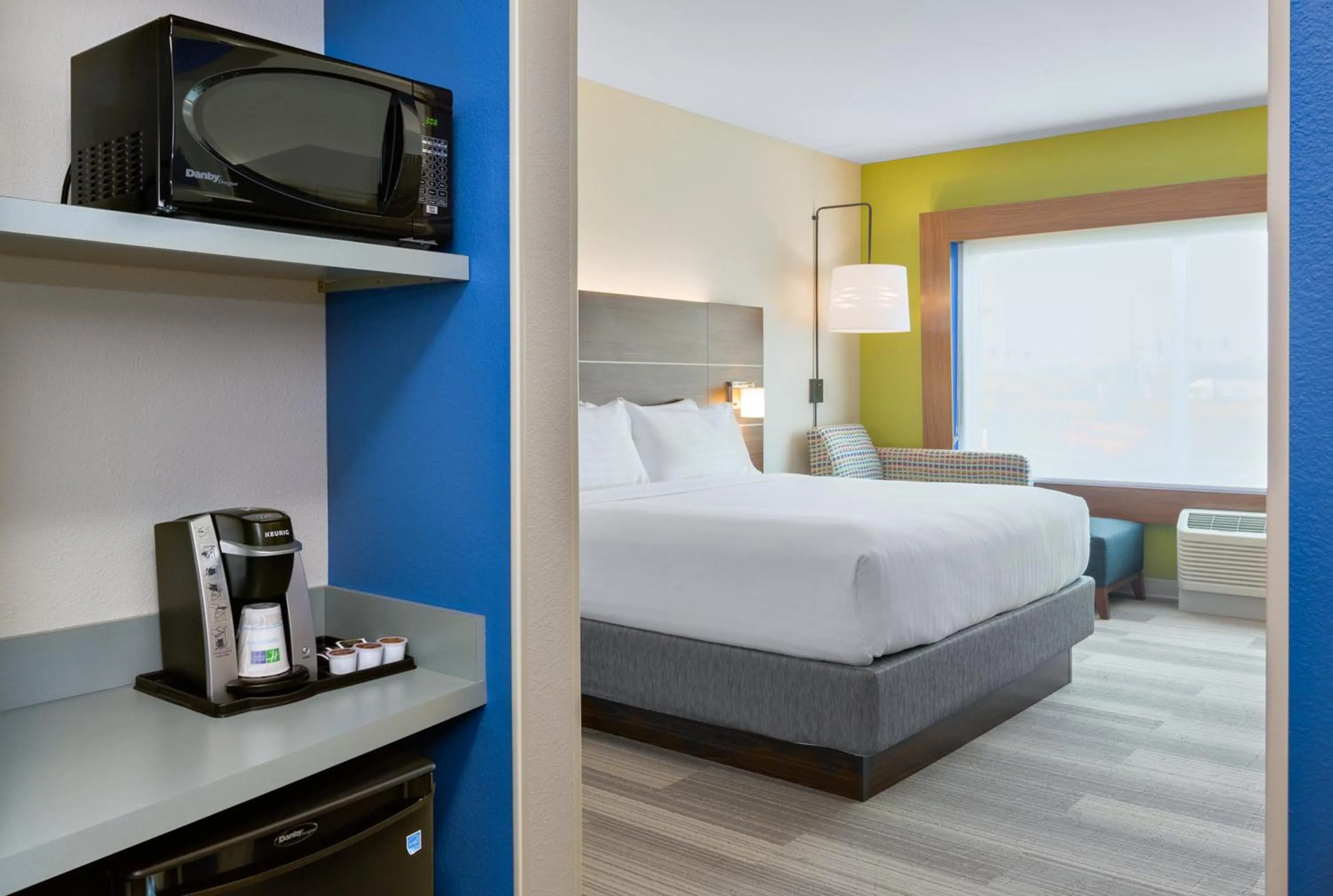 Photo of the whole room, Bed in Holiday Inn Express & Suites - Prosser - Yakima Valley Wine by IHG