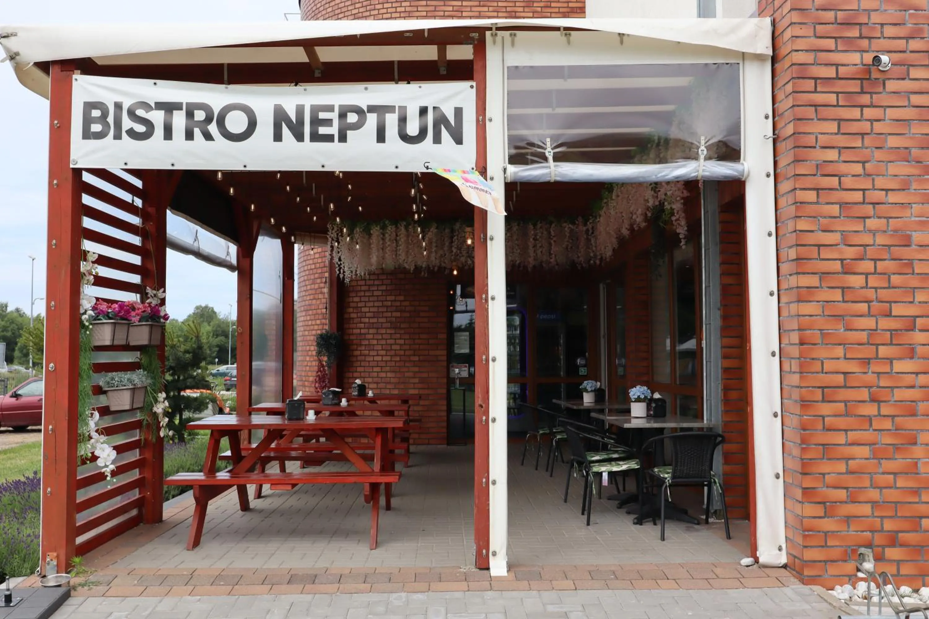 Restaurant/places to eat in Neptun
