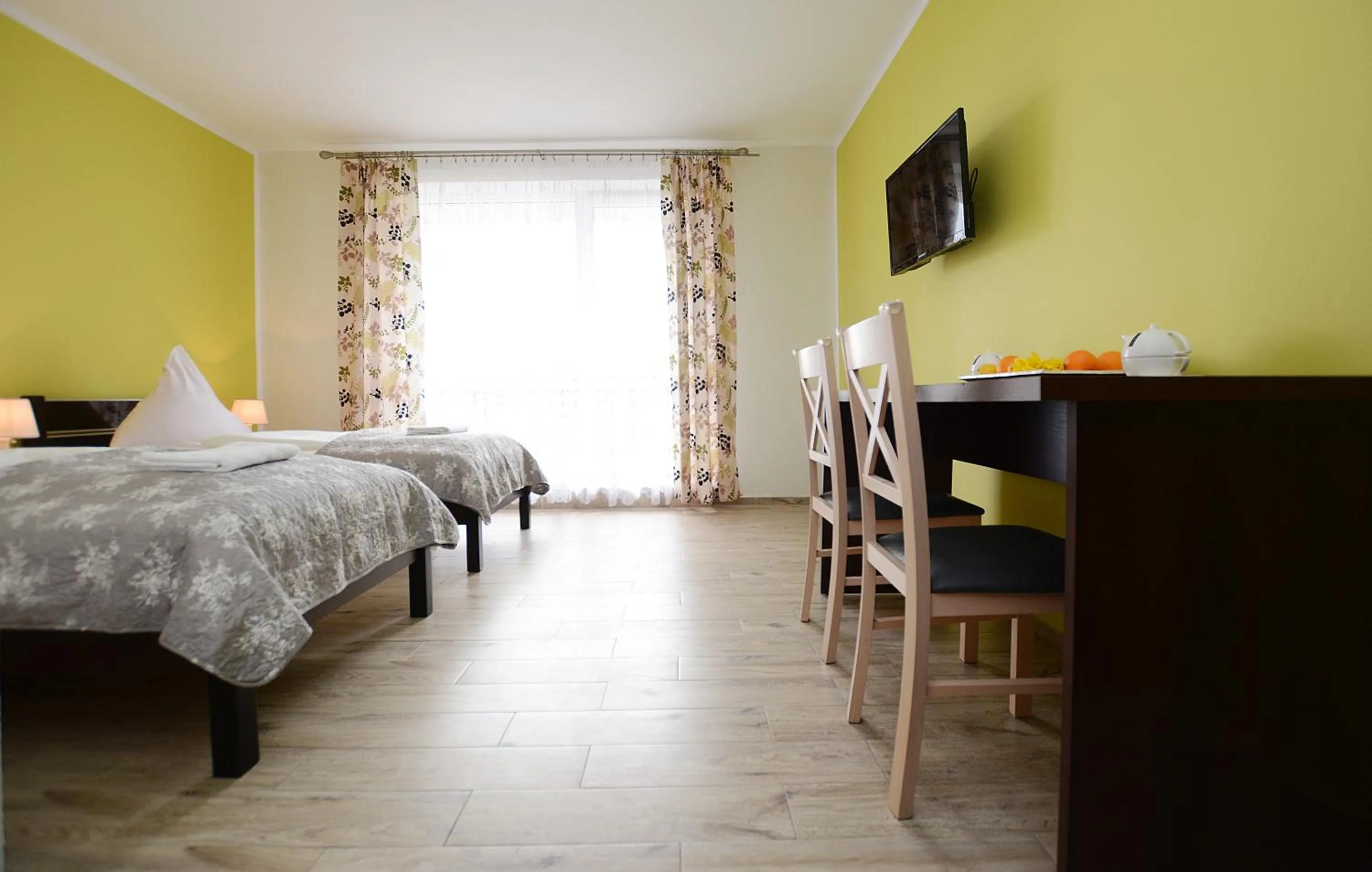 Bathroom, Bed in Neptun