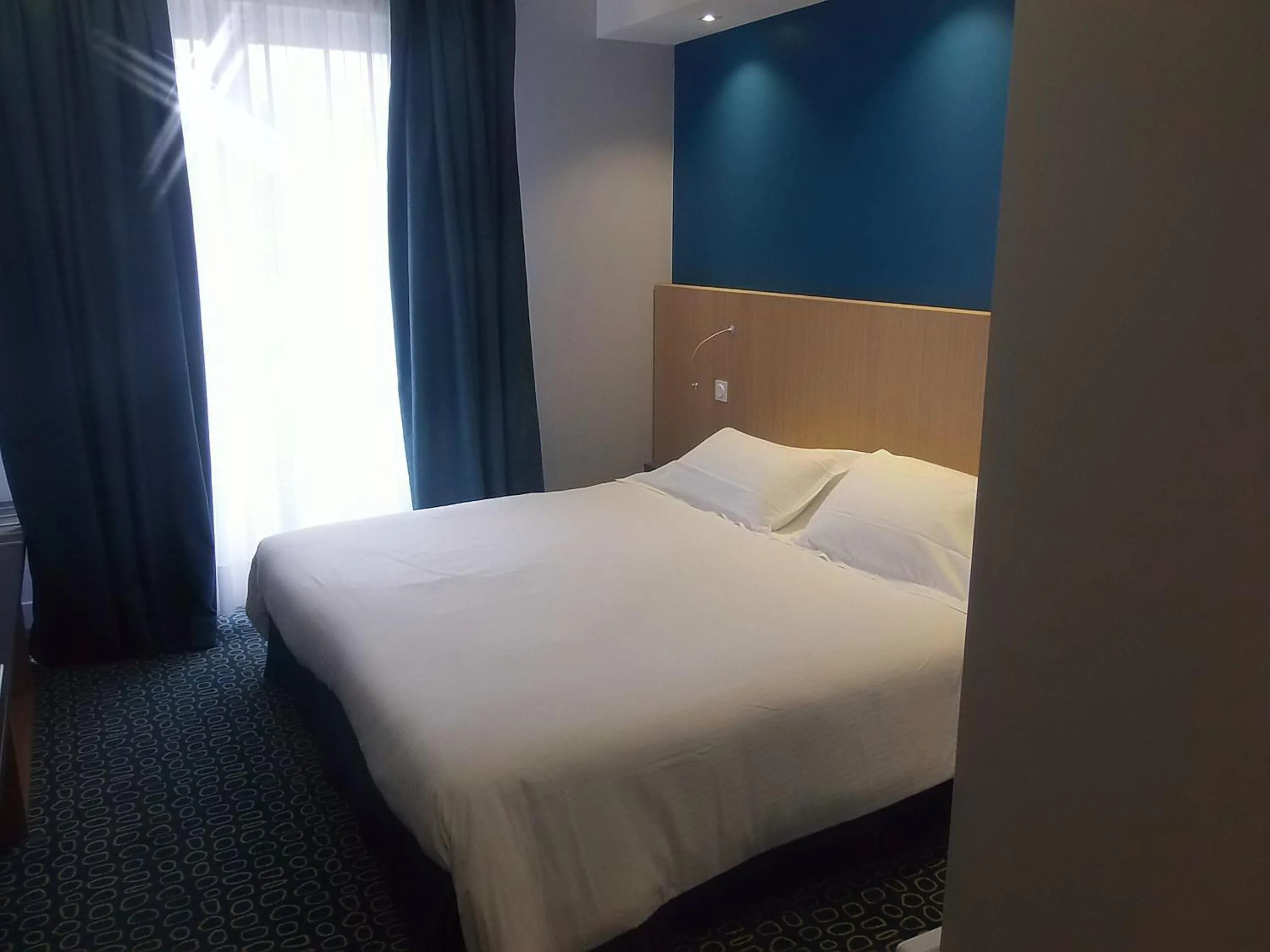 Photo of the whole room in Hôtel Restaurant Le Rive Gauche