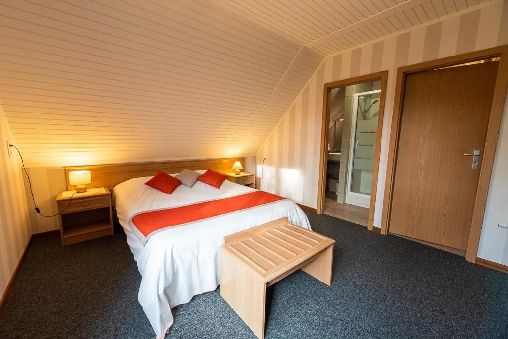 Bed in Logis - Hotel Restaurant La Sapinière