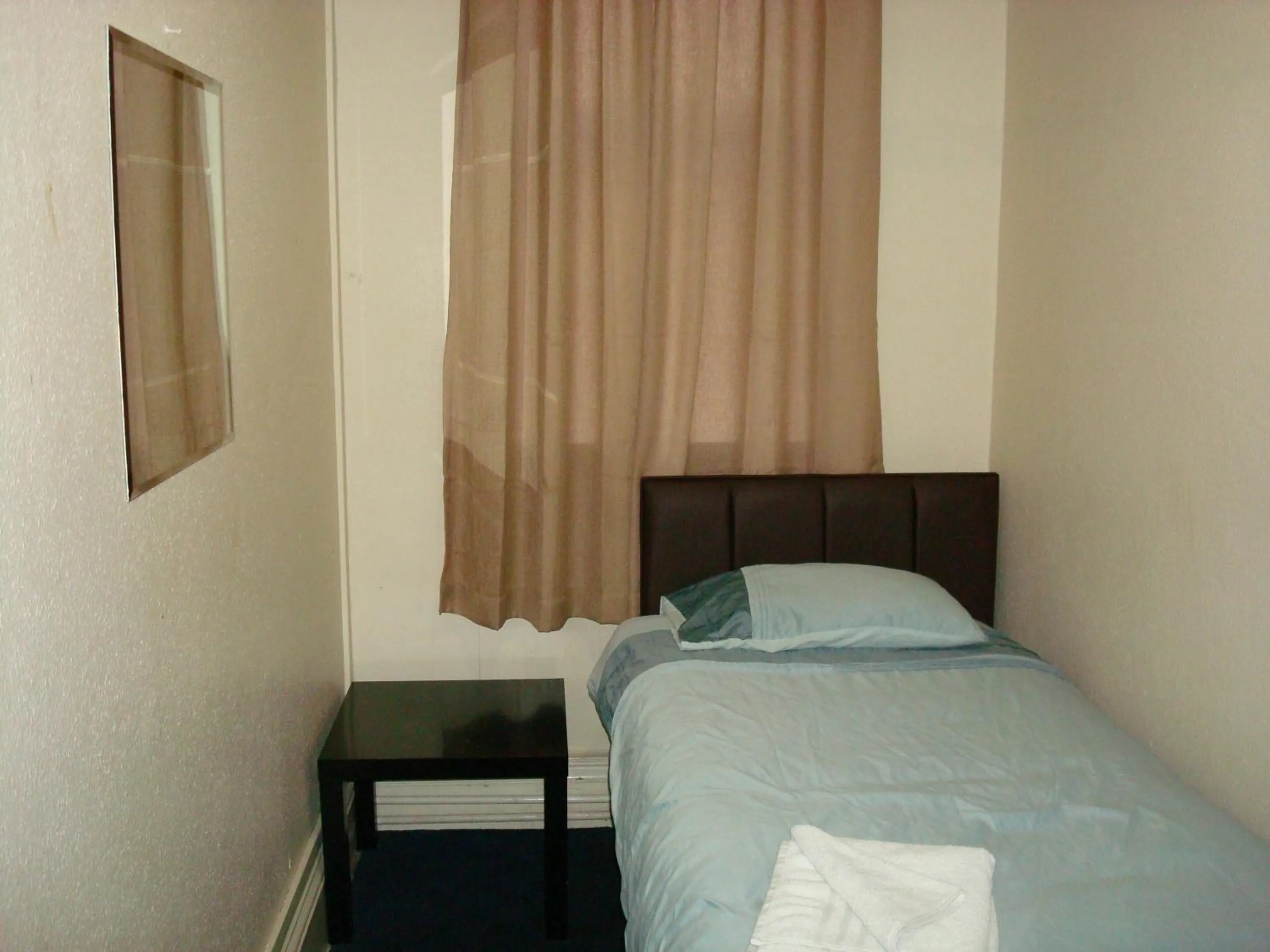 Bed in Forest Gate Hotel - Free Parking limited spaces