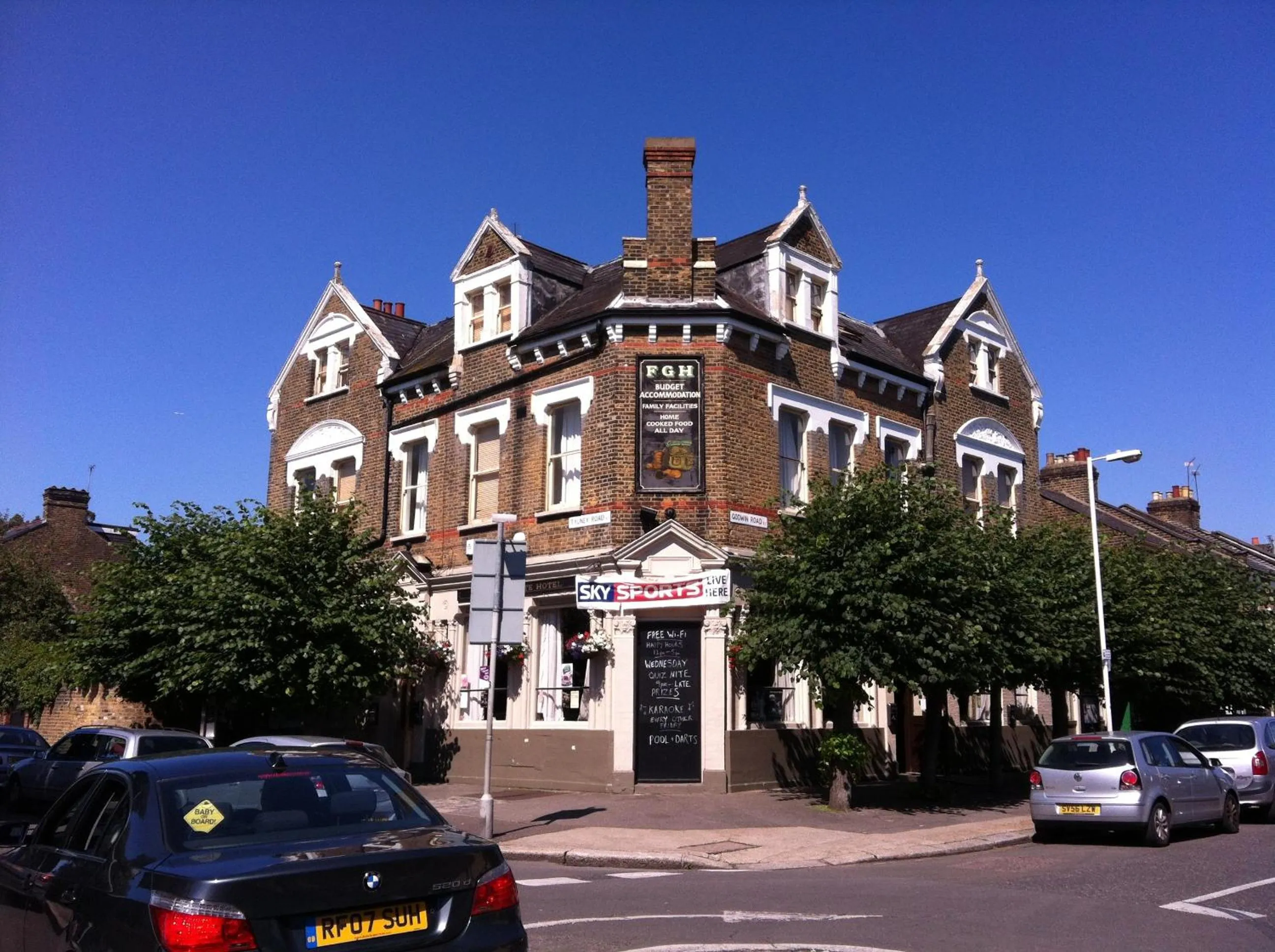 Property building in Forest Gate Hotel - Free Parking limited spaces