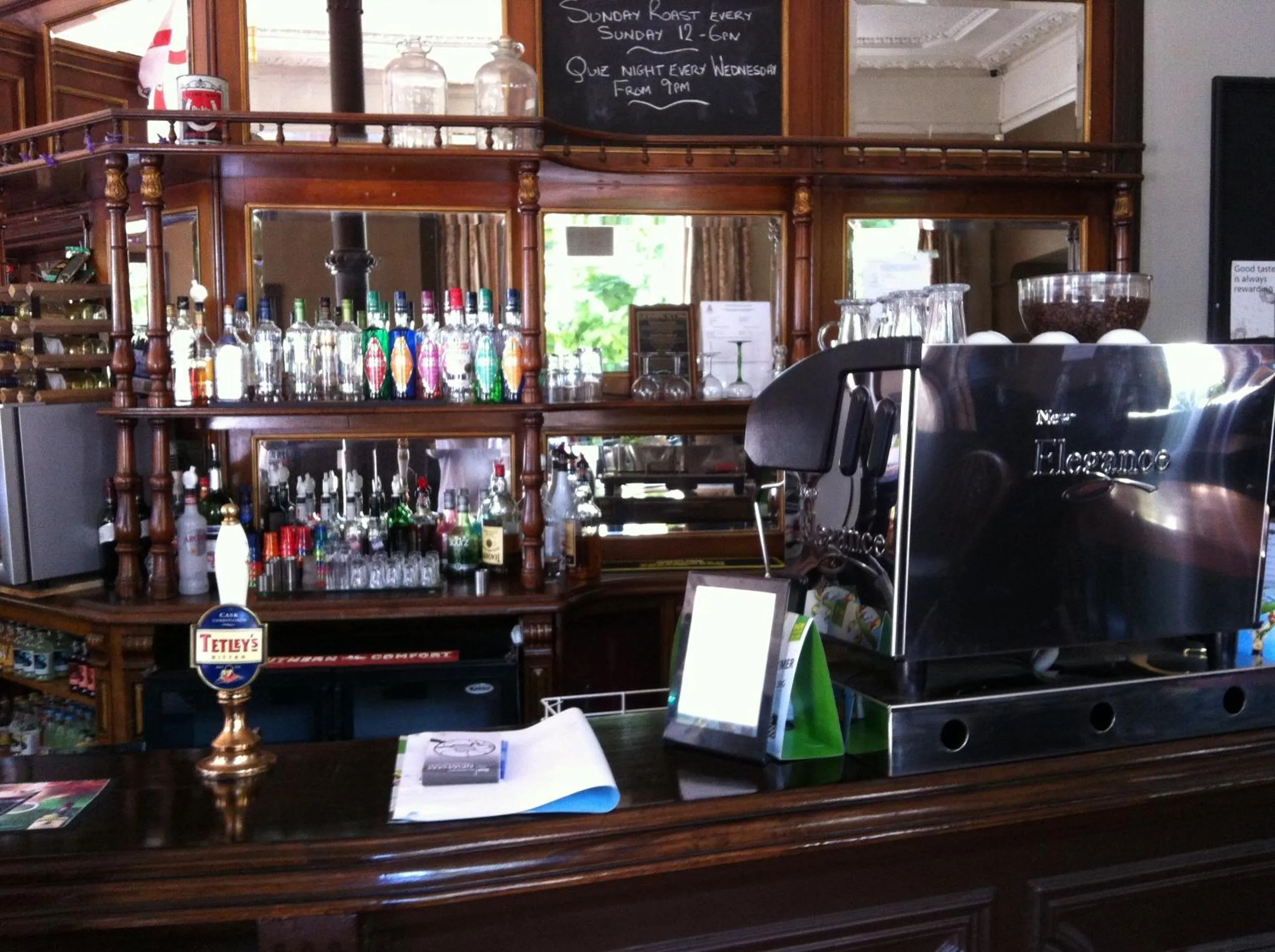 Lounge or bar in Forest Gate Hotel - Free Parking limited spaces