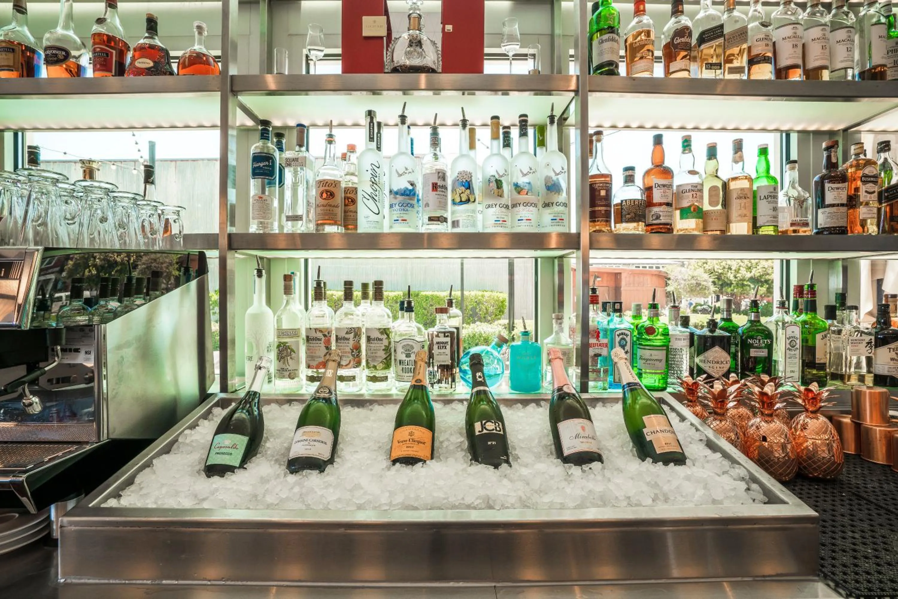 Lounge or bar in InterContinental The Clement Monterey by IHG