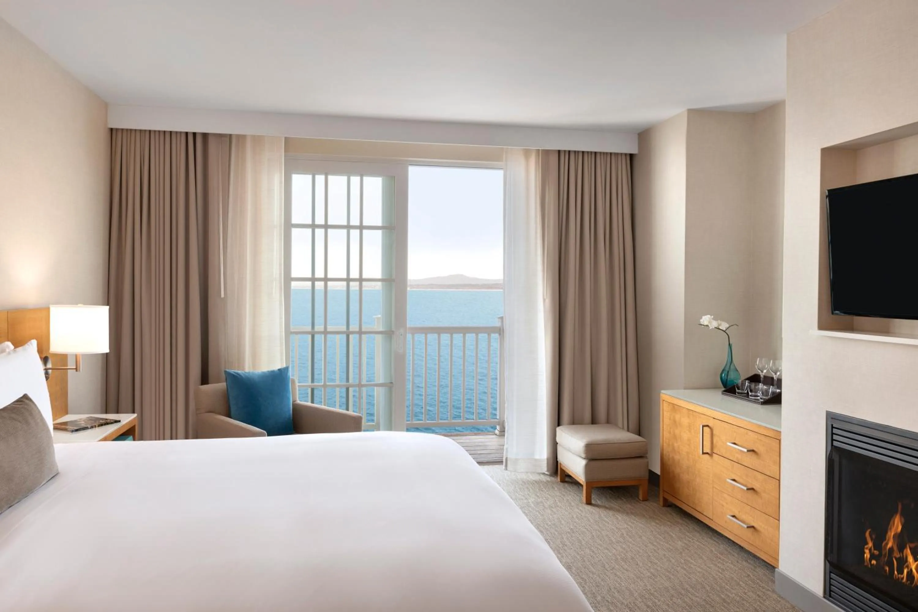 Photo of the whole room, Bed in InterContinental The Clement Monterey by IHG