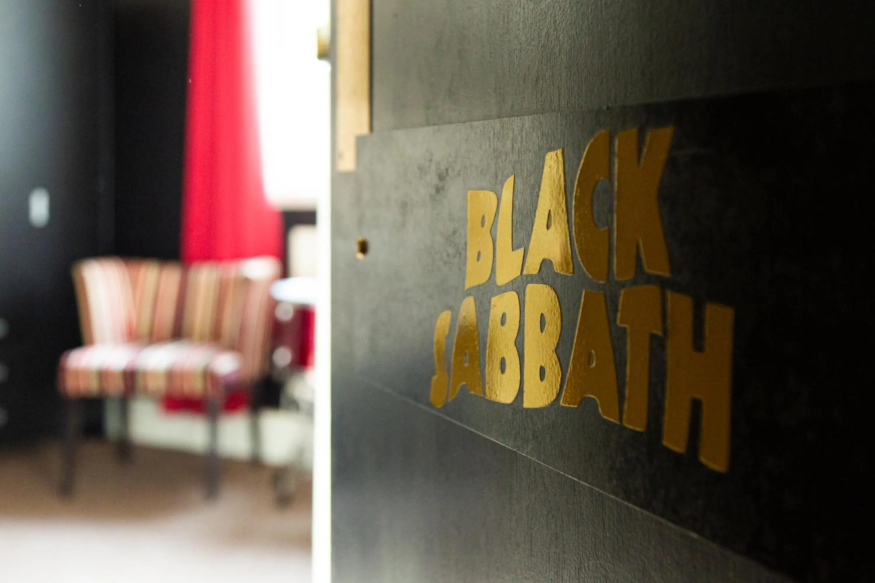 Bedroom in The Saddle Inn