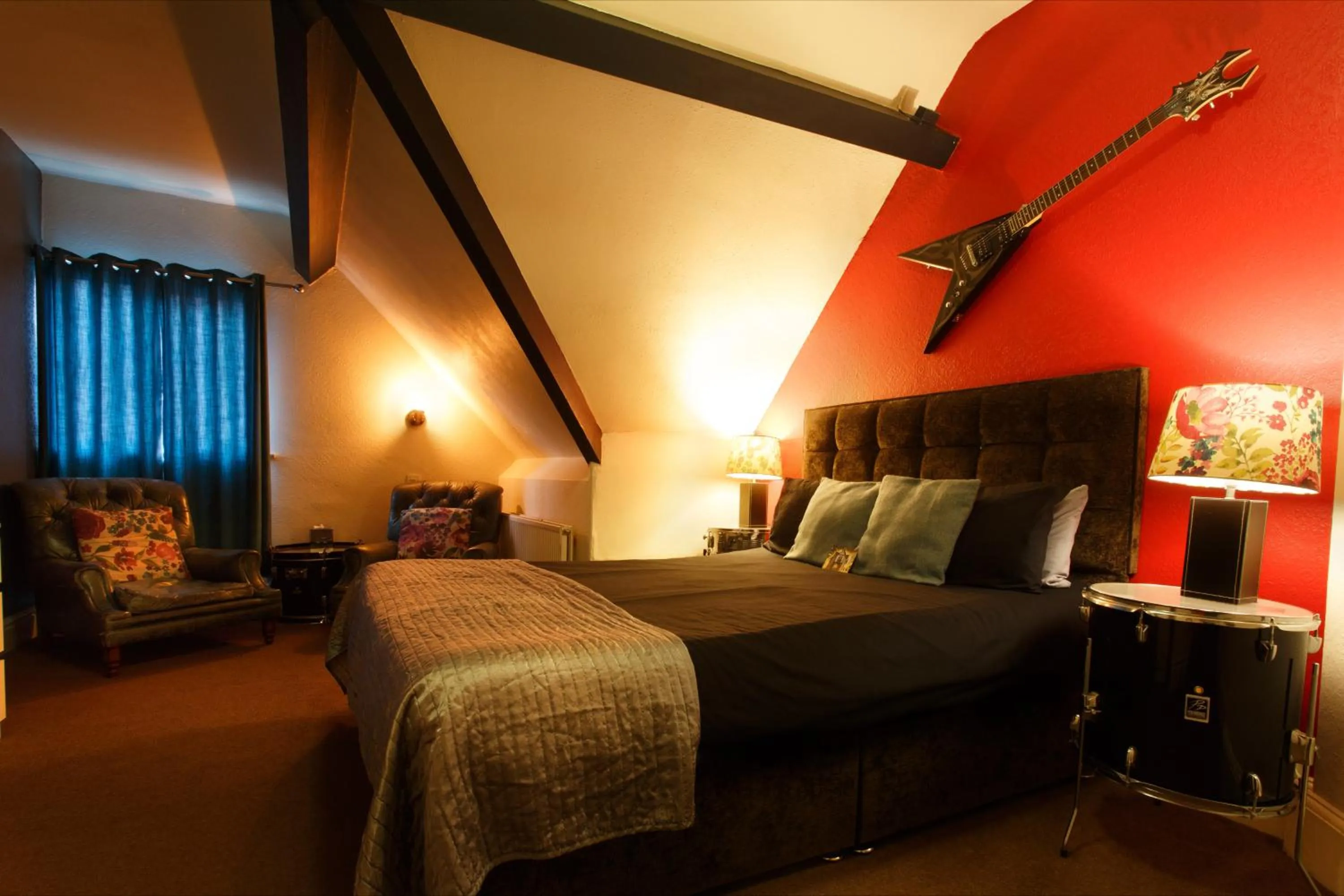 Bedroom, Bed in The Saddle Inn