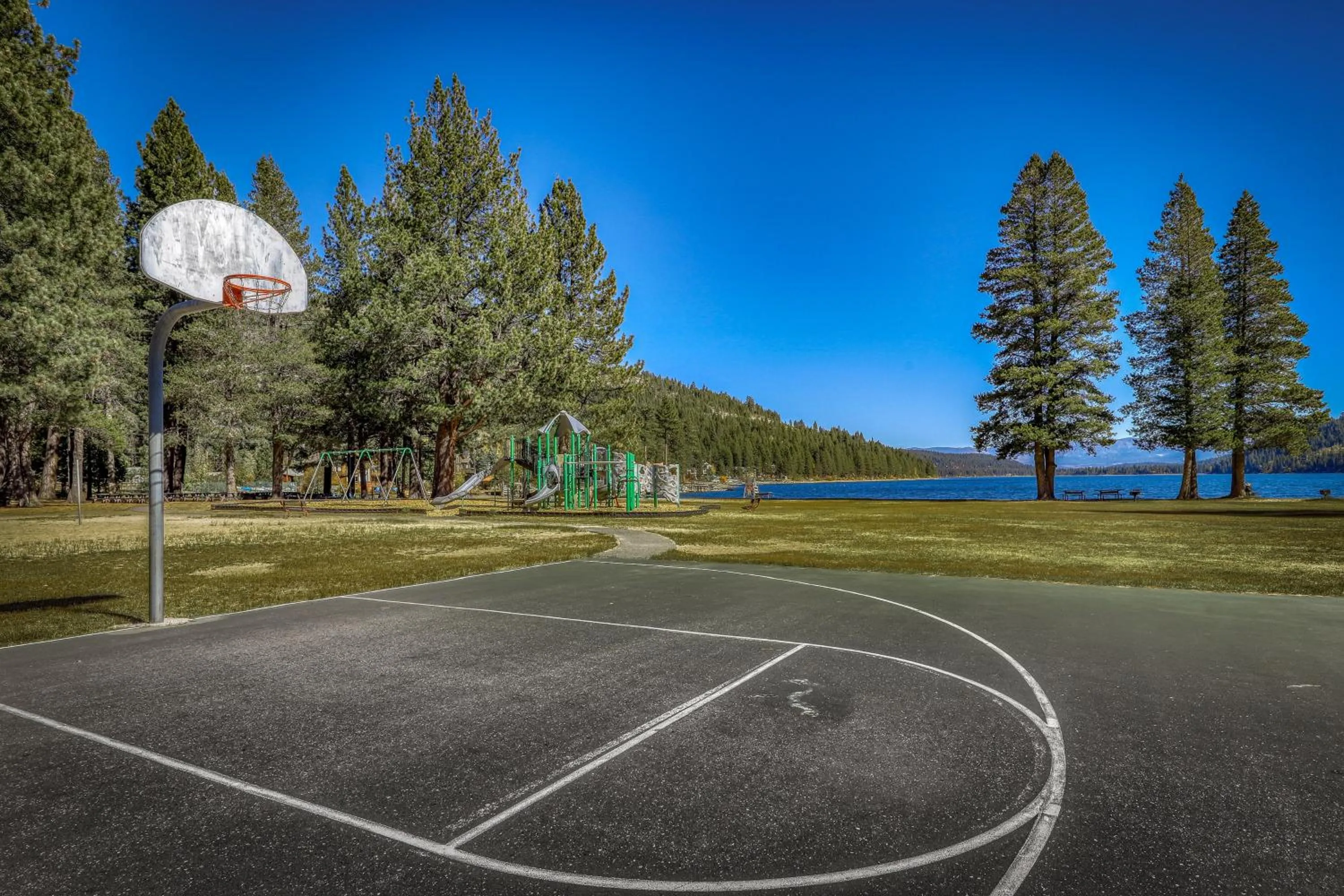 Donner Lakefront Retreat