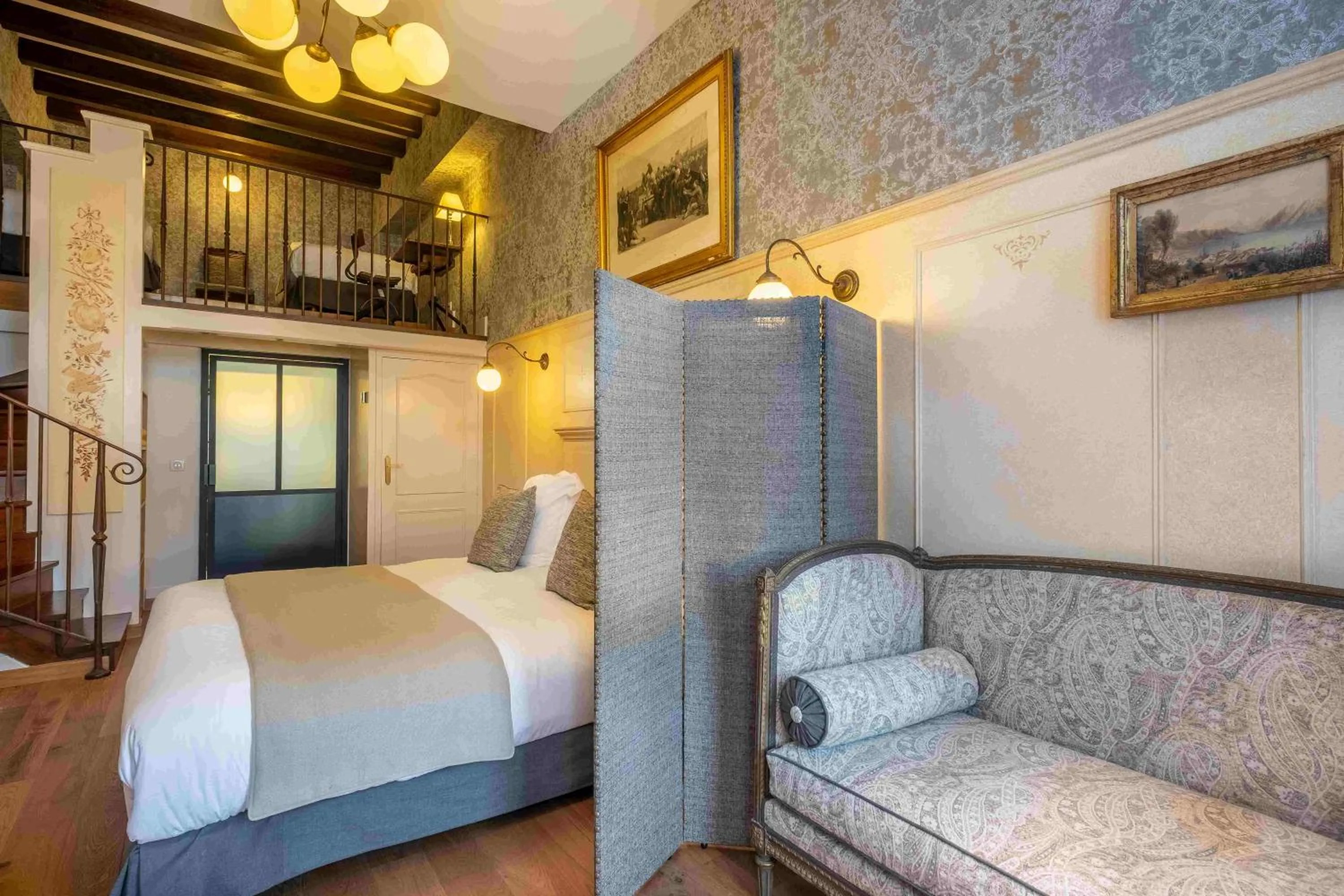 Bedroom, Bed in Château De Pray