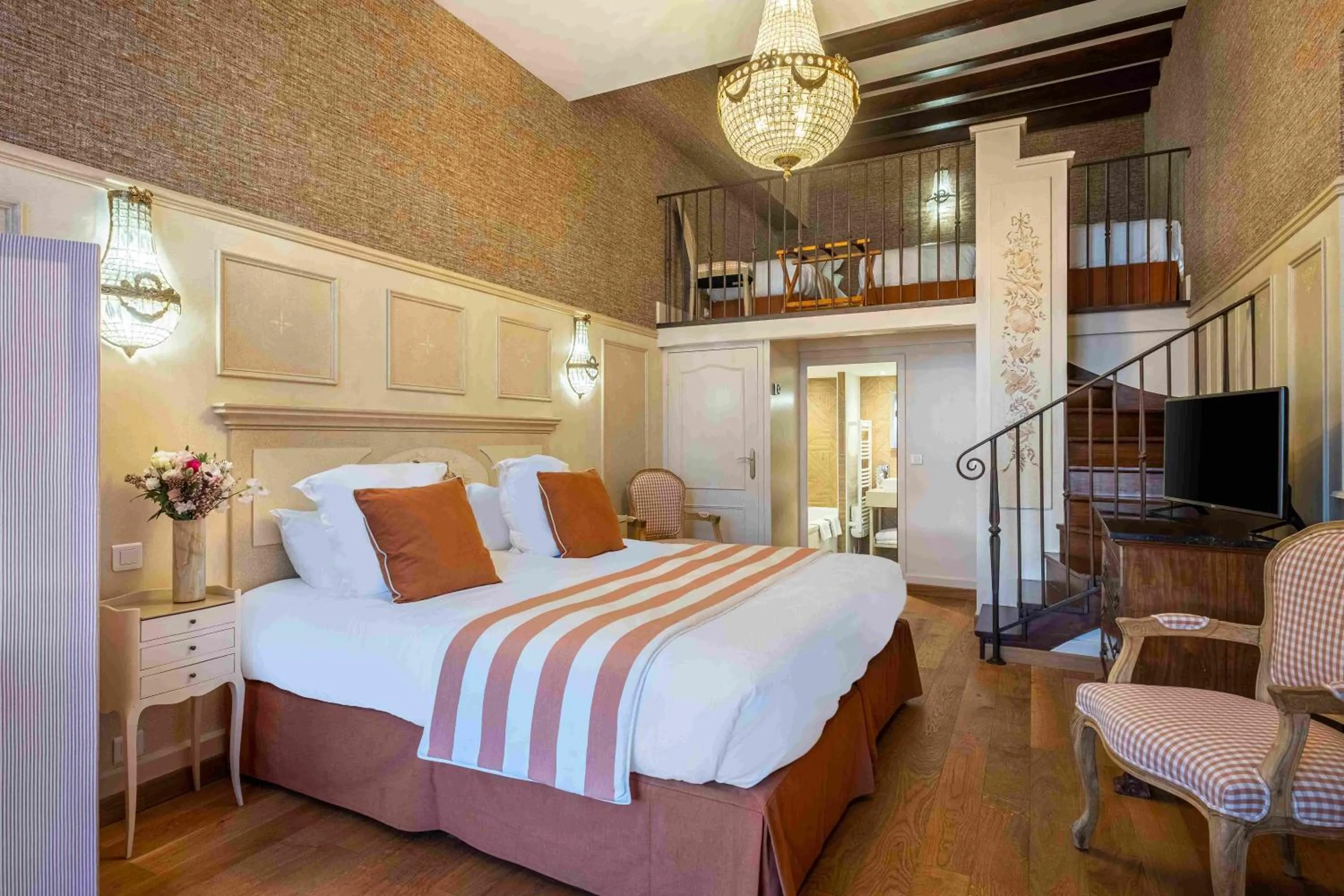 Bedroom, Bed in Château De Pray