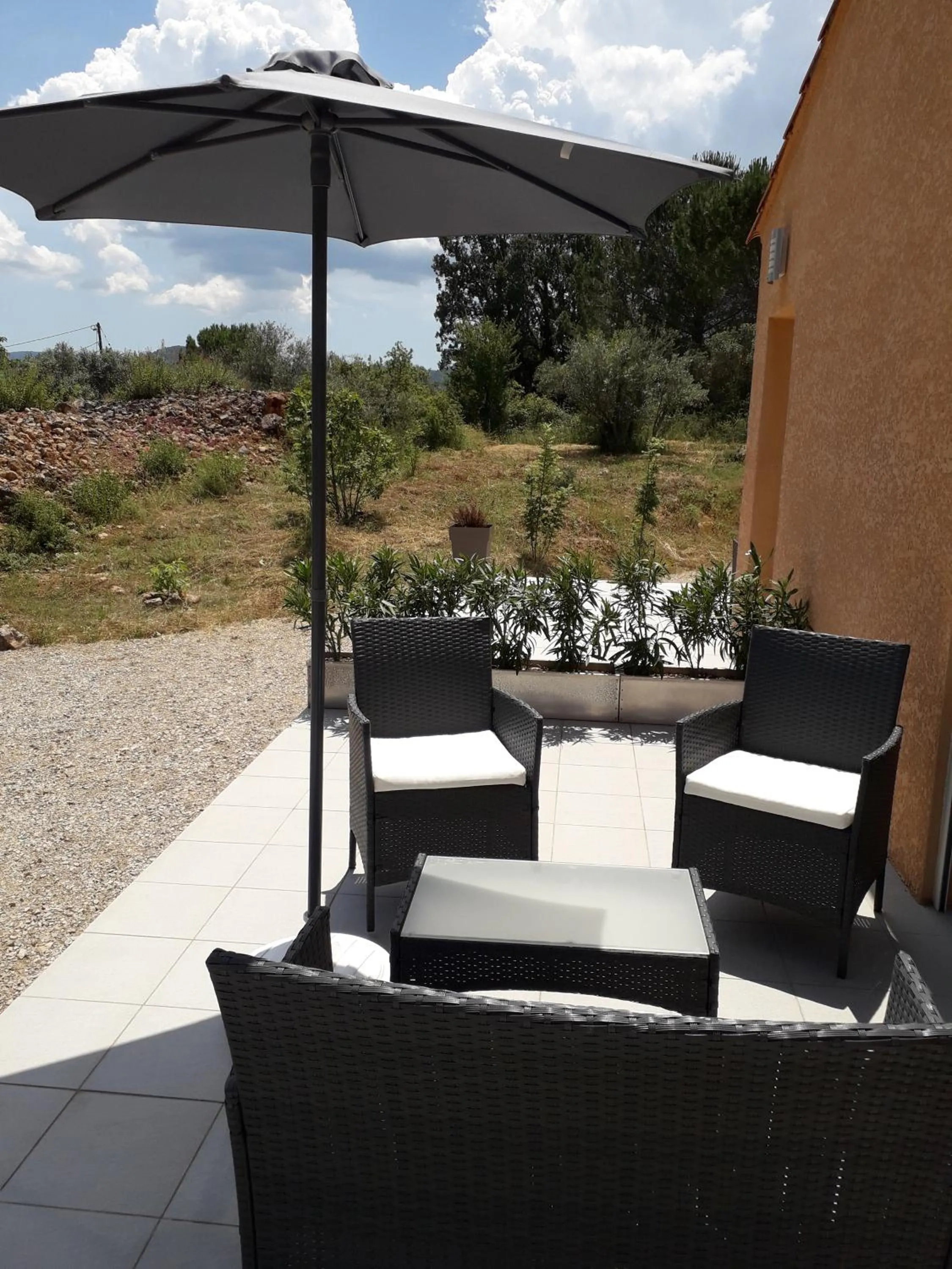 Balcony/Terrace in Chambres d'hôtes, B&B climatisées LA BORRELLIENNE